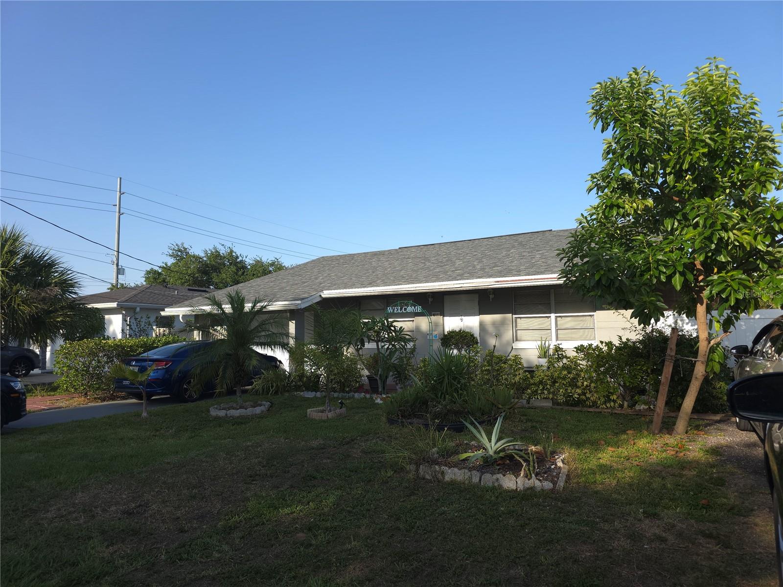 Image 2 of 49 For 611 Bradford Avenue