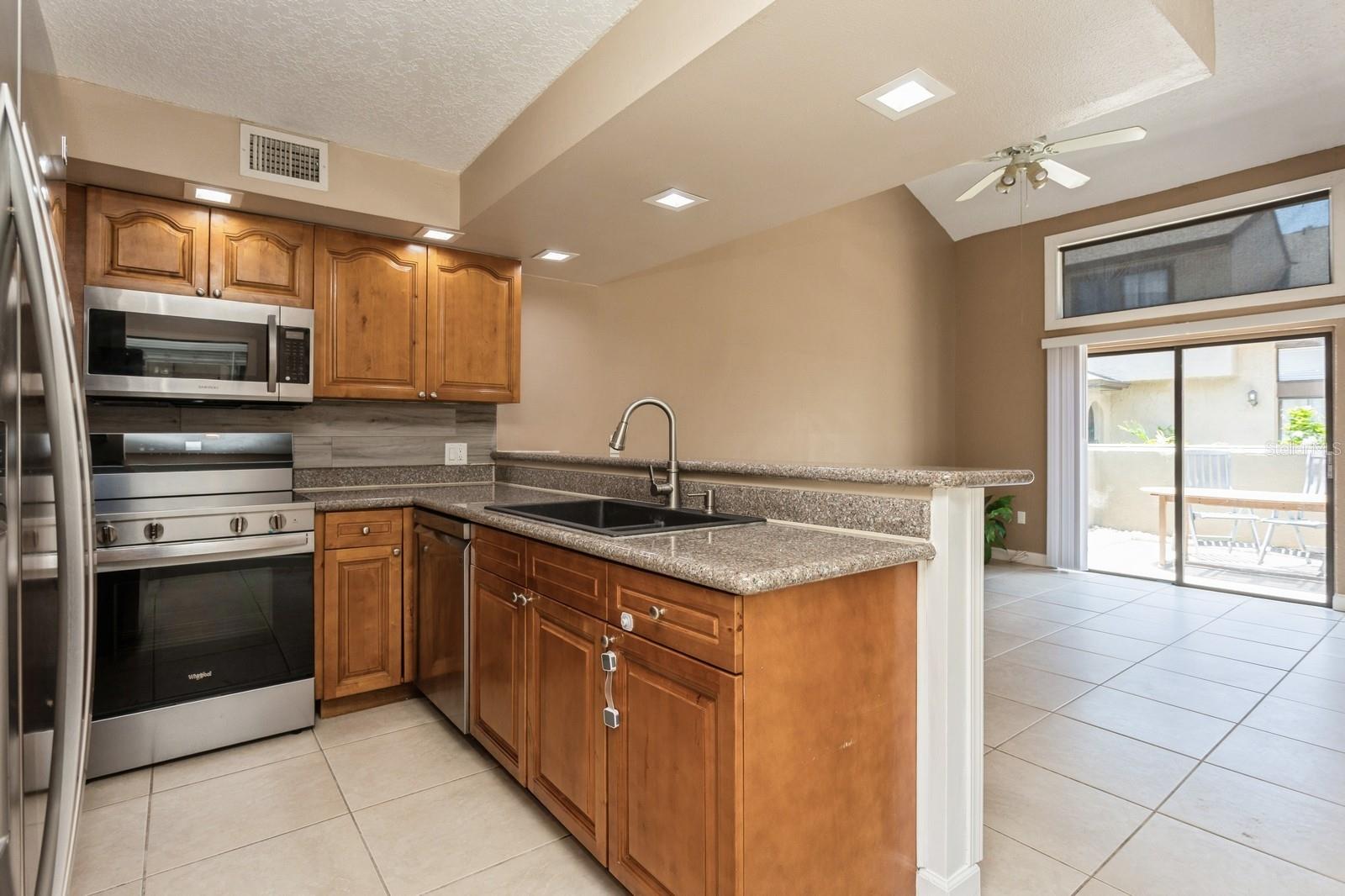Image 12 of 41 For 6262 142nd Avenue N 607