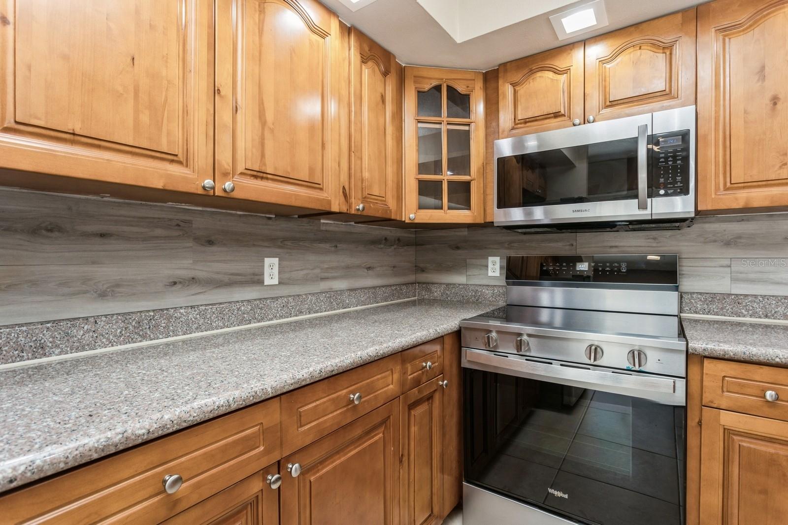 Image 14 of 41 For 6262 142nd Avenue N 607