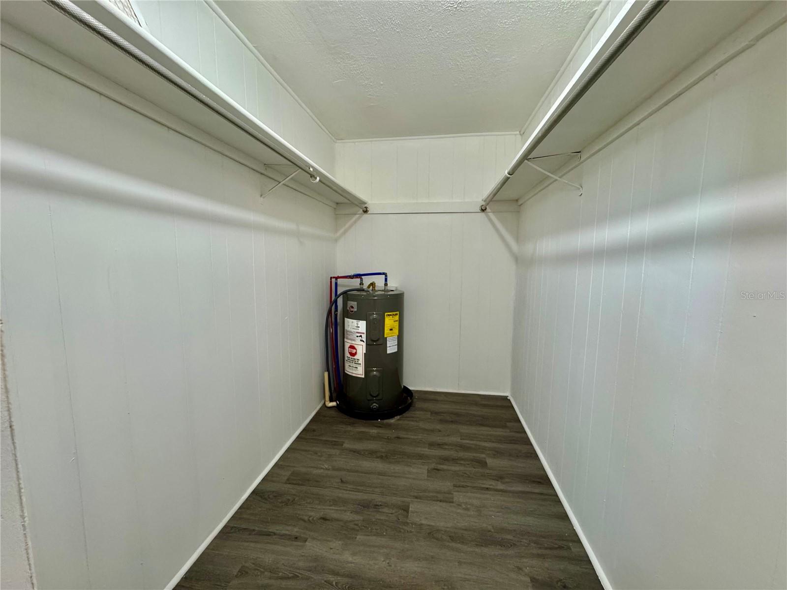 Listing photo id 9 for 99 Pindo Palm Street E