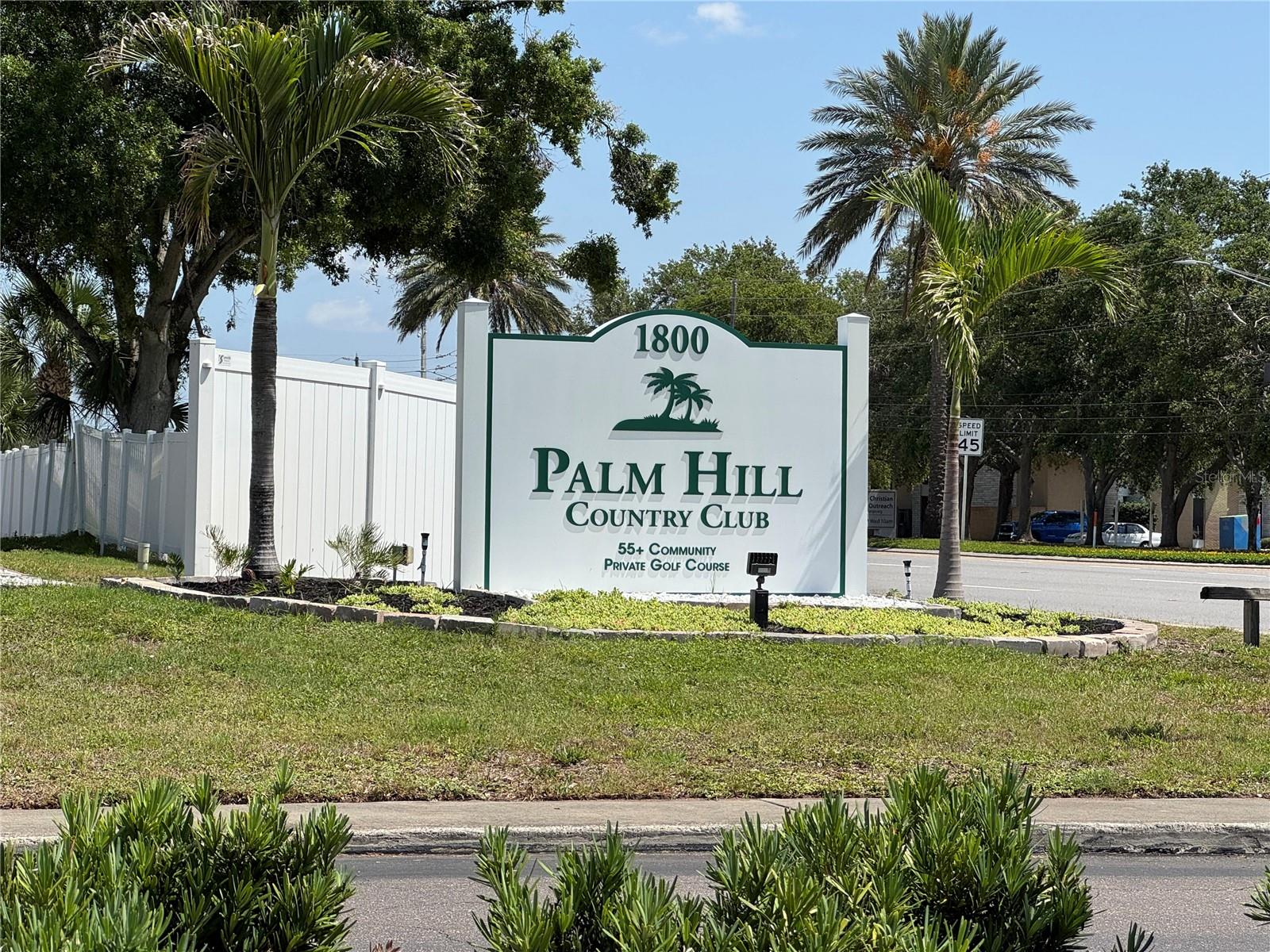 Listing photo id 11 for 99 Pindo Palm Street E