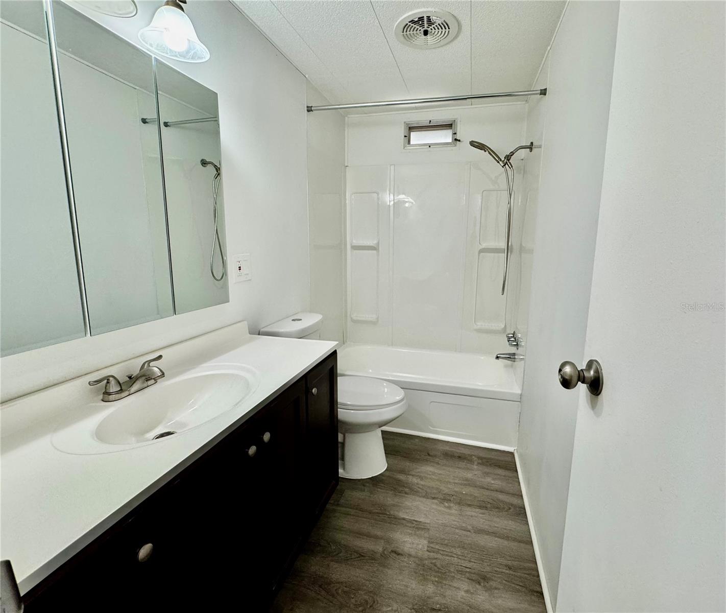 Listing photo id 7 for 99 Pindo Palm Street E