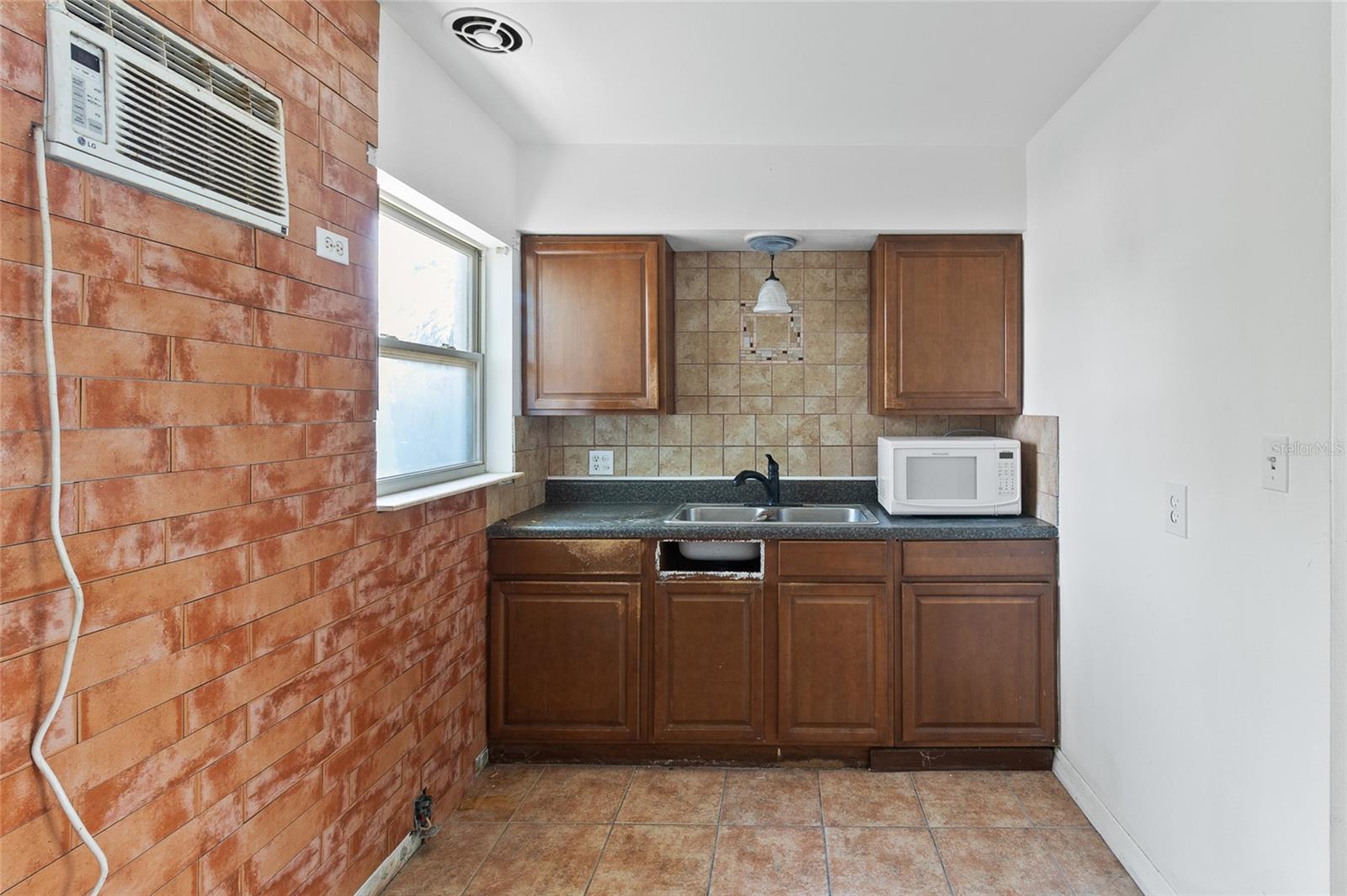 Image 21 of 28 For 410 73rd Avenue