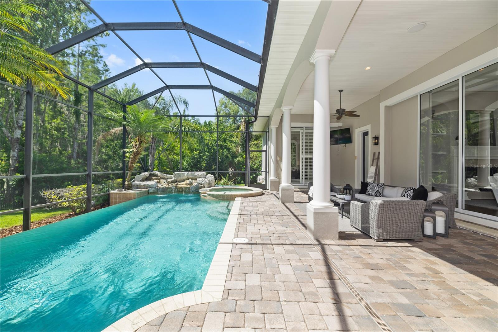 Image 19 of 52 For 4512 Cheval Boulevard
