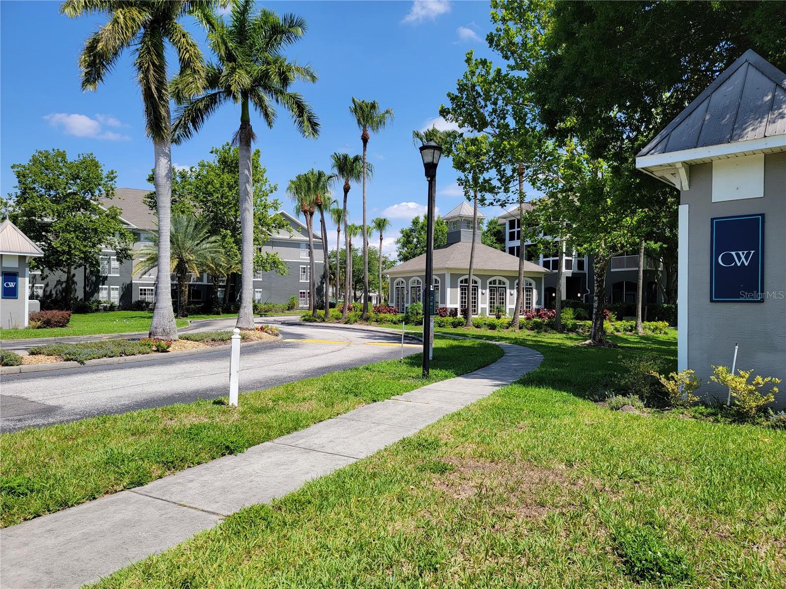 Image 3 of 42 For 9304 Crescent Loop Circle 308