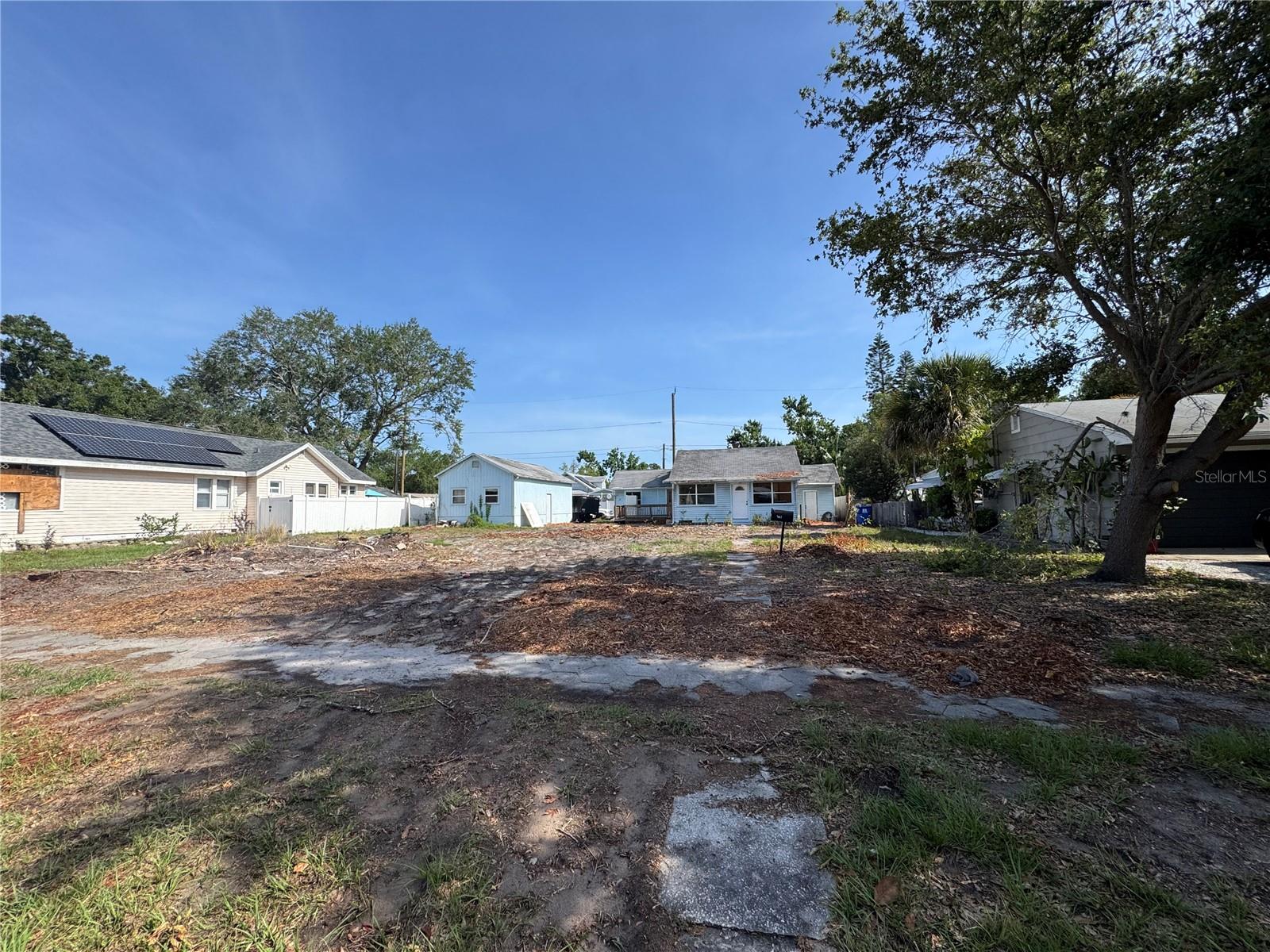 Listing photo id 0 for 4419 Burlington Avenue N