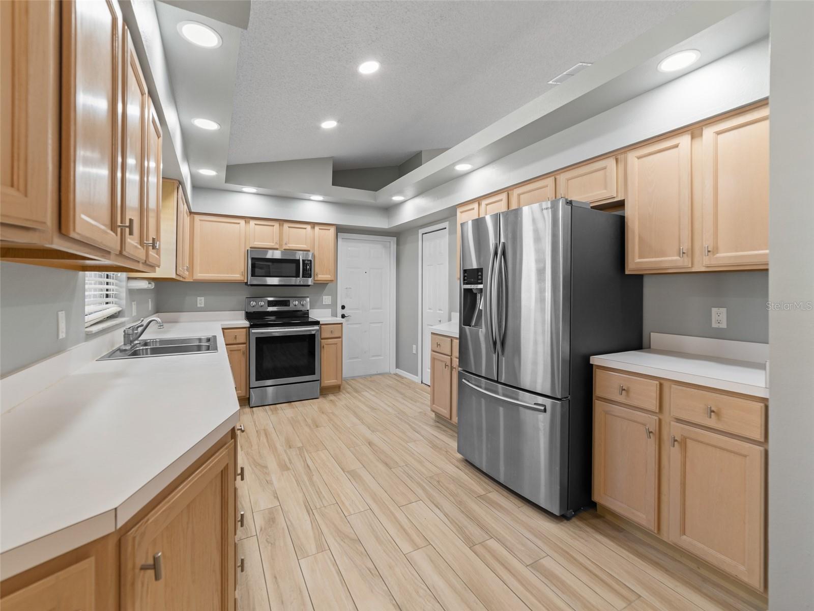 Image 13 of 34 For 9200 Halberg Drive