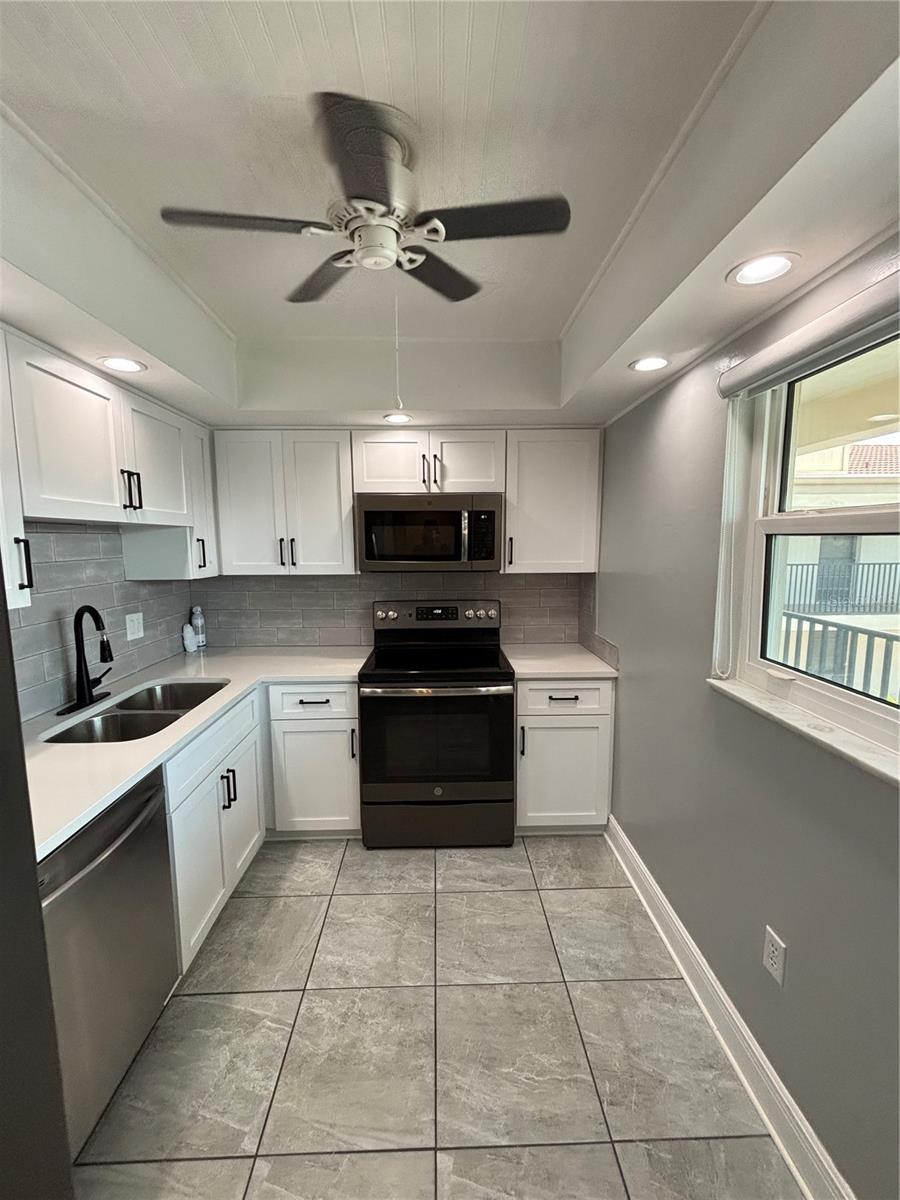 Image 11 of 23 For 10280 Imperial Point Drive W 20