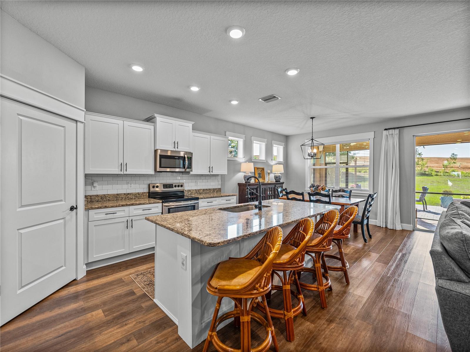 Image 12 of 69 For 12492 Eastpointe Drive
