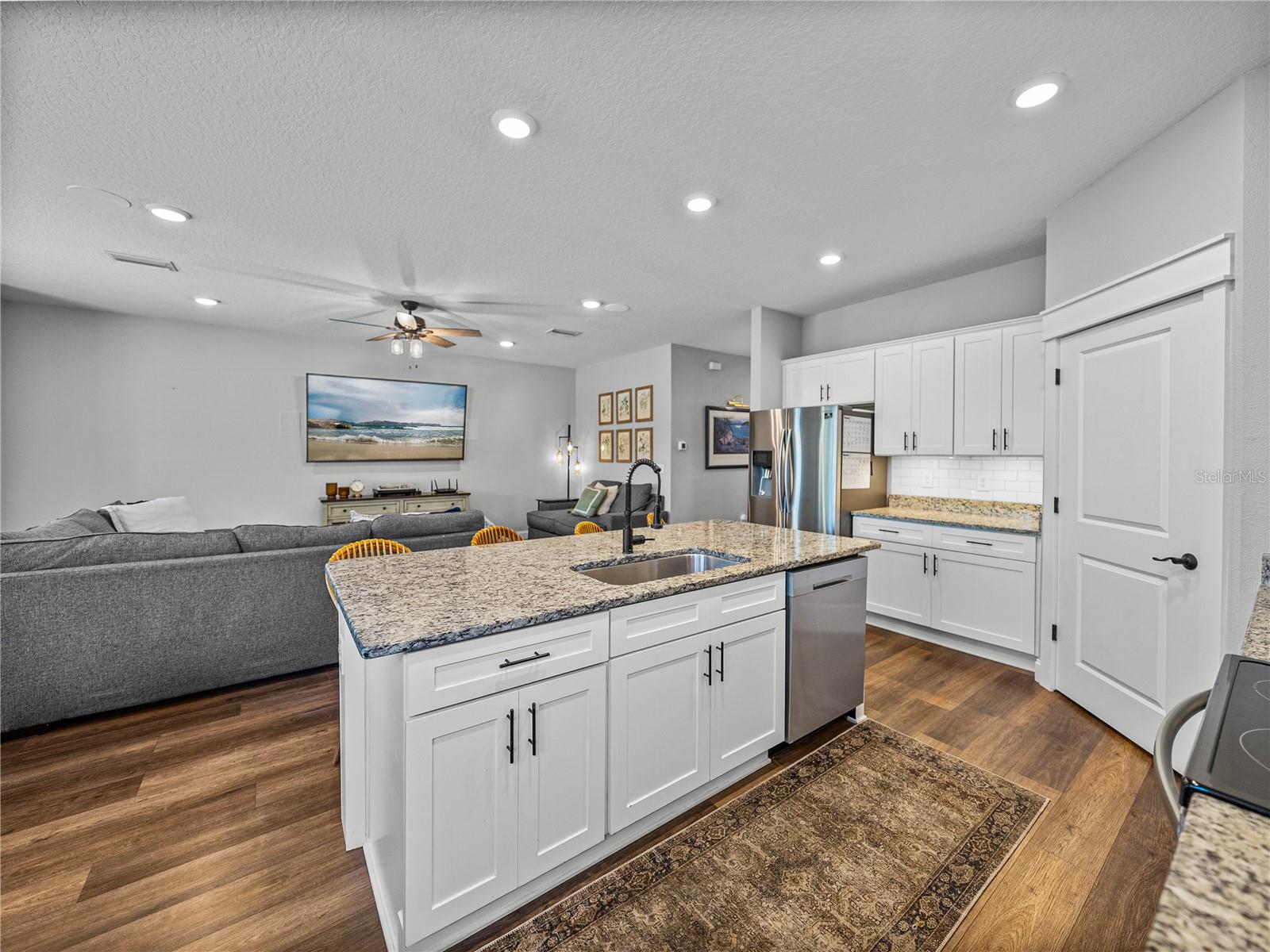 Image 16 of 69 For 12492 Eastpointe Drive