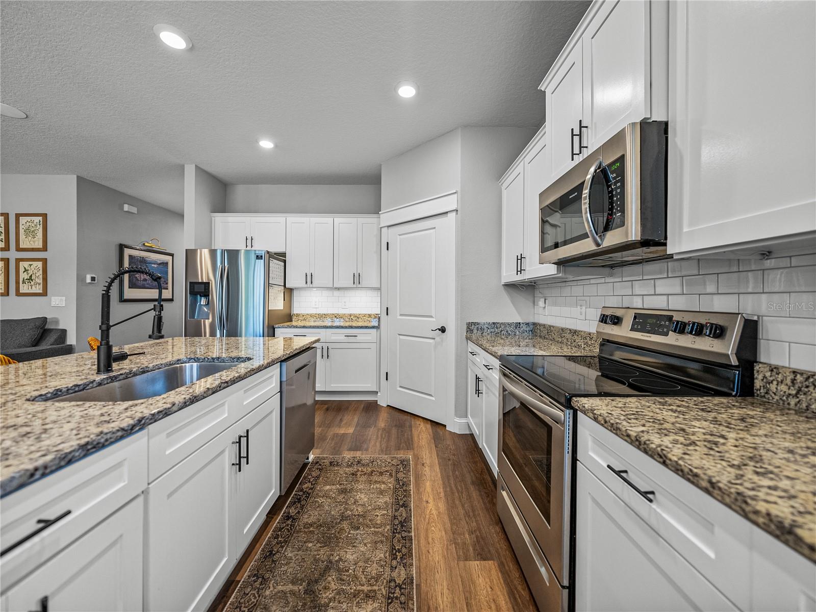 Image 17 of 69 For 12492 Eastpointe Drive