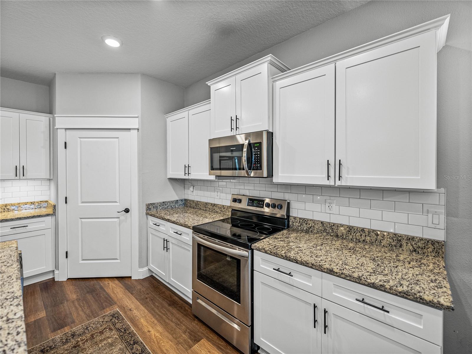 Image 18 of 69 For 12492 Eastpointe Drive