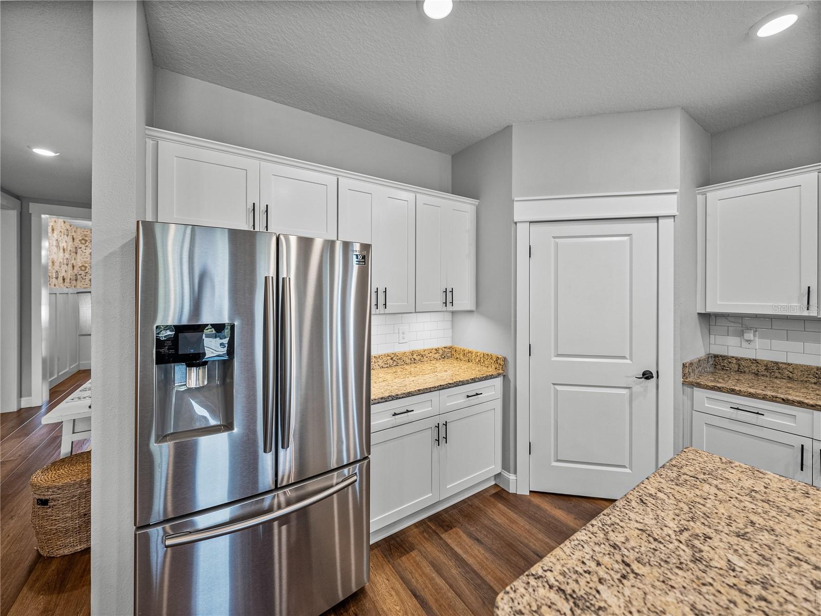 Image 19 of 69 For 12492 Eastpointe Drive