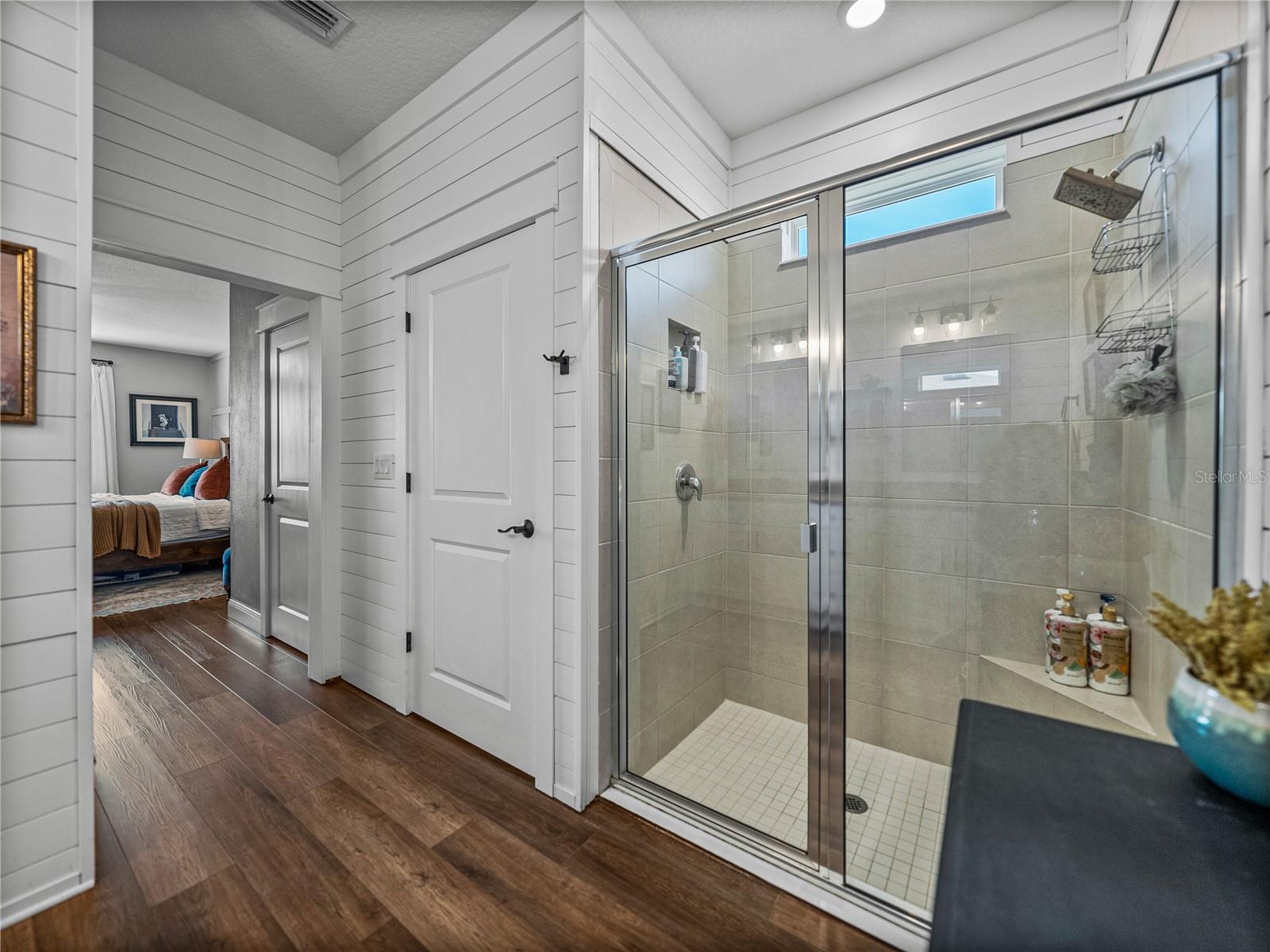 Image 32 of 69 For 12492 Eastpointe Drive