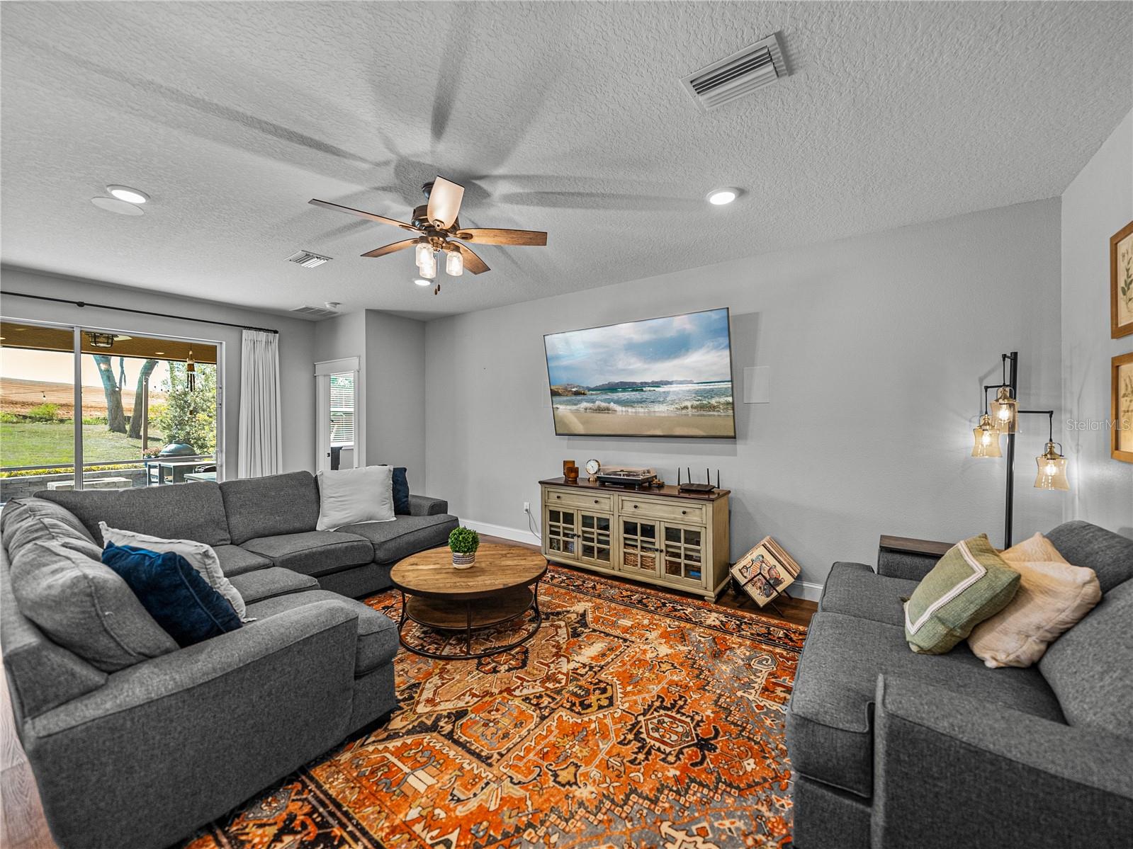 Image 8 of 69 For 12492 Eastpointe Drive