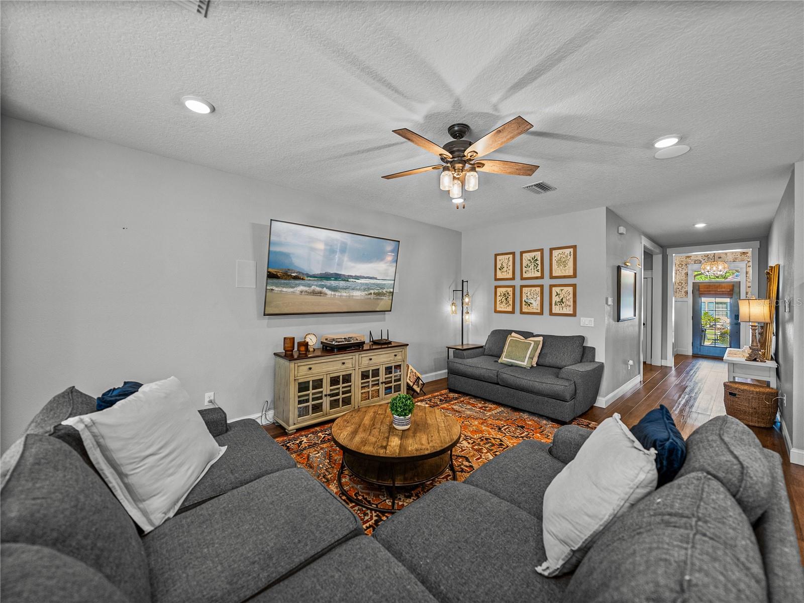 Image 9 of 69 For 12492 Eastpointe Drive