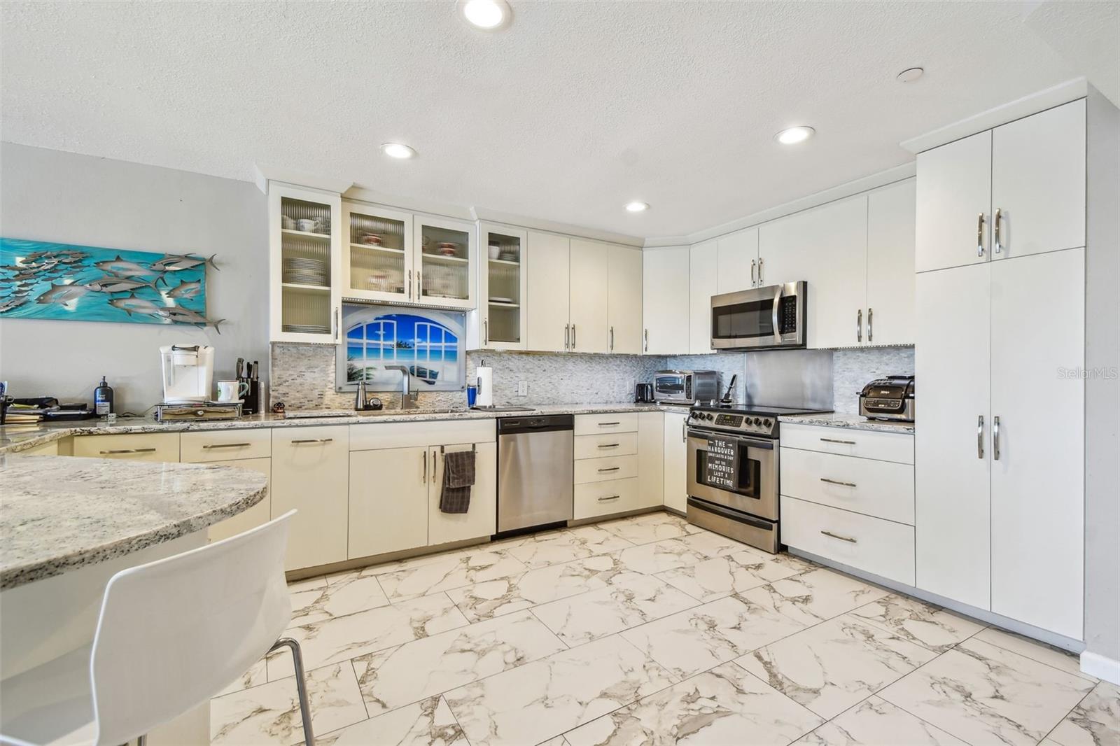 Image 10 of 73 For 19010 Gulf Boulevard 203