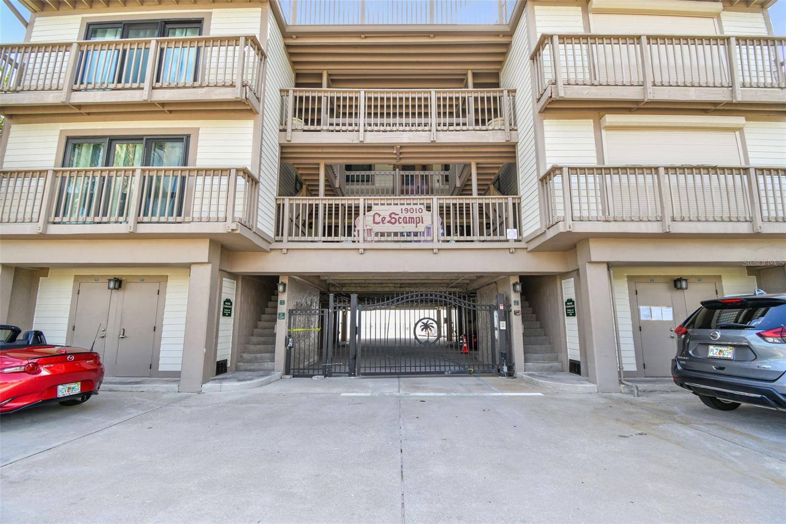 Image 25 of 73 For 19010 Gulf Boulevard 203