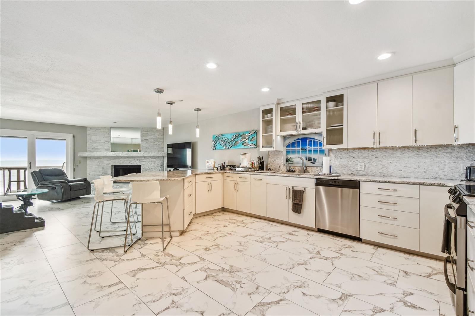 Image 5 of 73 For 19010 Gulf Boulevard 203