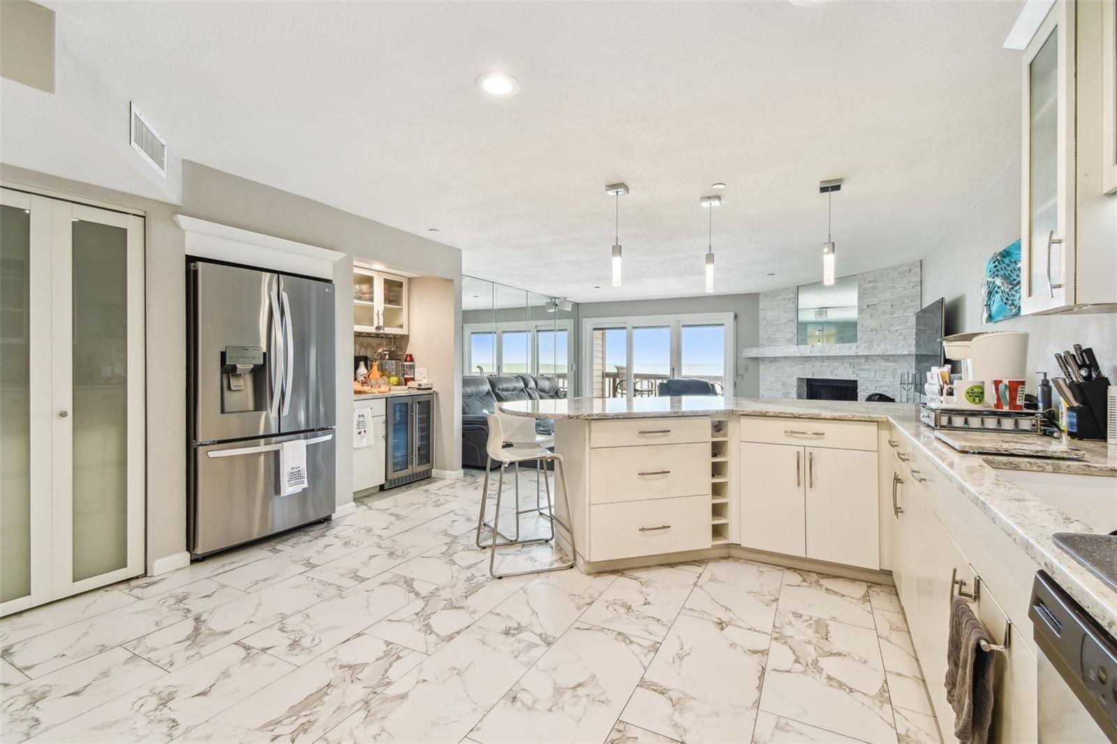 Image 6 of 73 For 19010 Gulf Boulevard 203