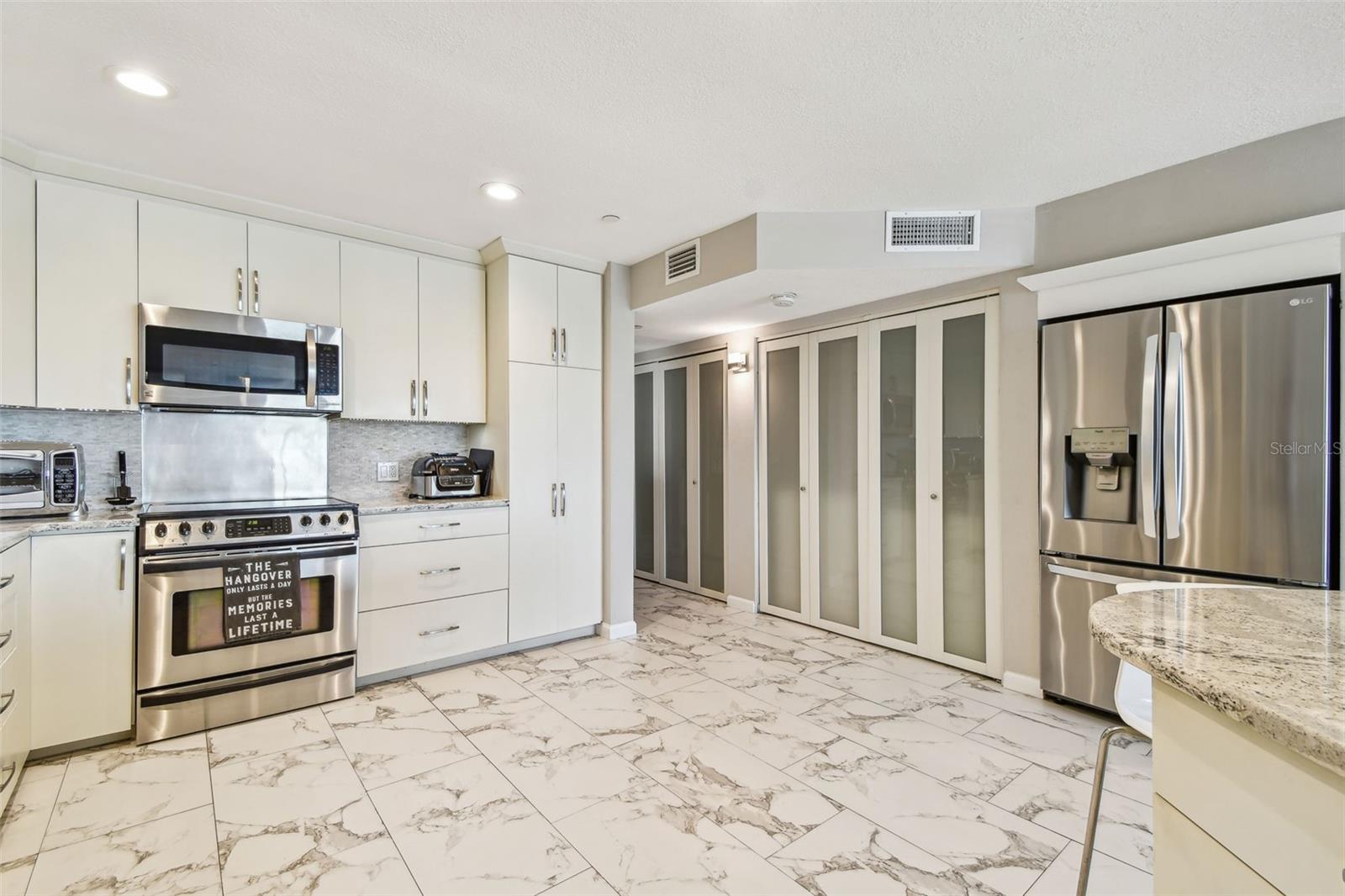 Image 8 of 73 For 19010 Gulf Boulevard 203