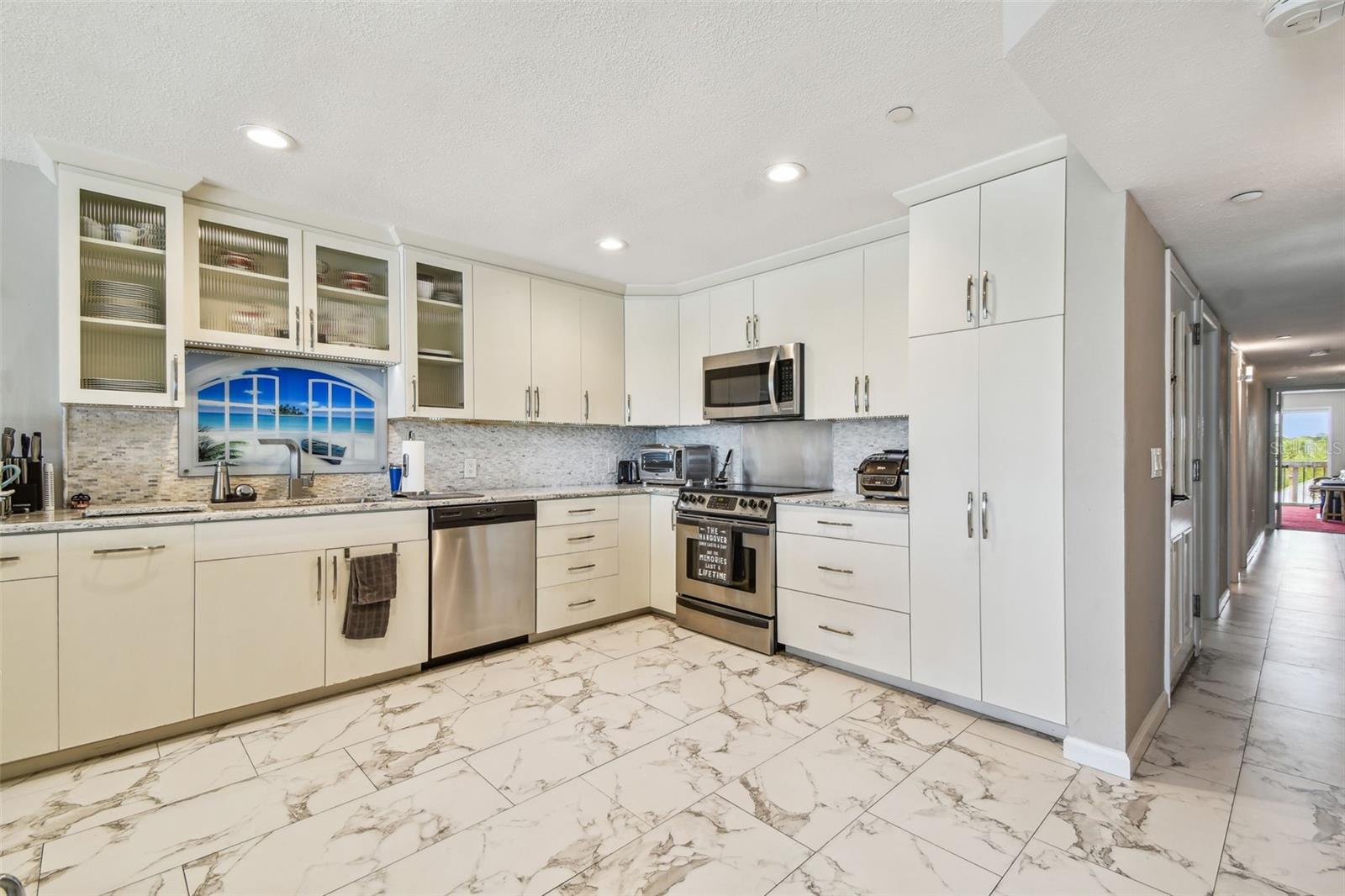 Image 9 of 73 For 19010 Gulf Boulevard 203