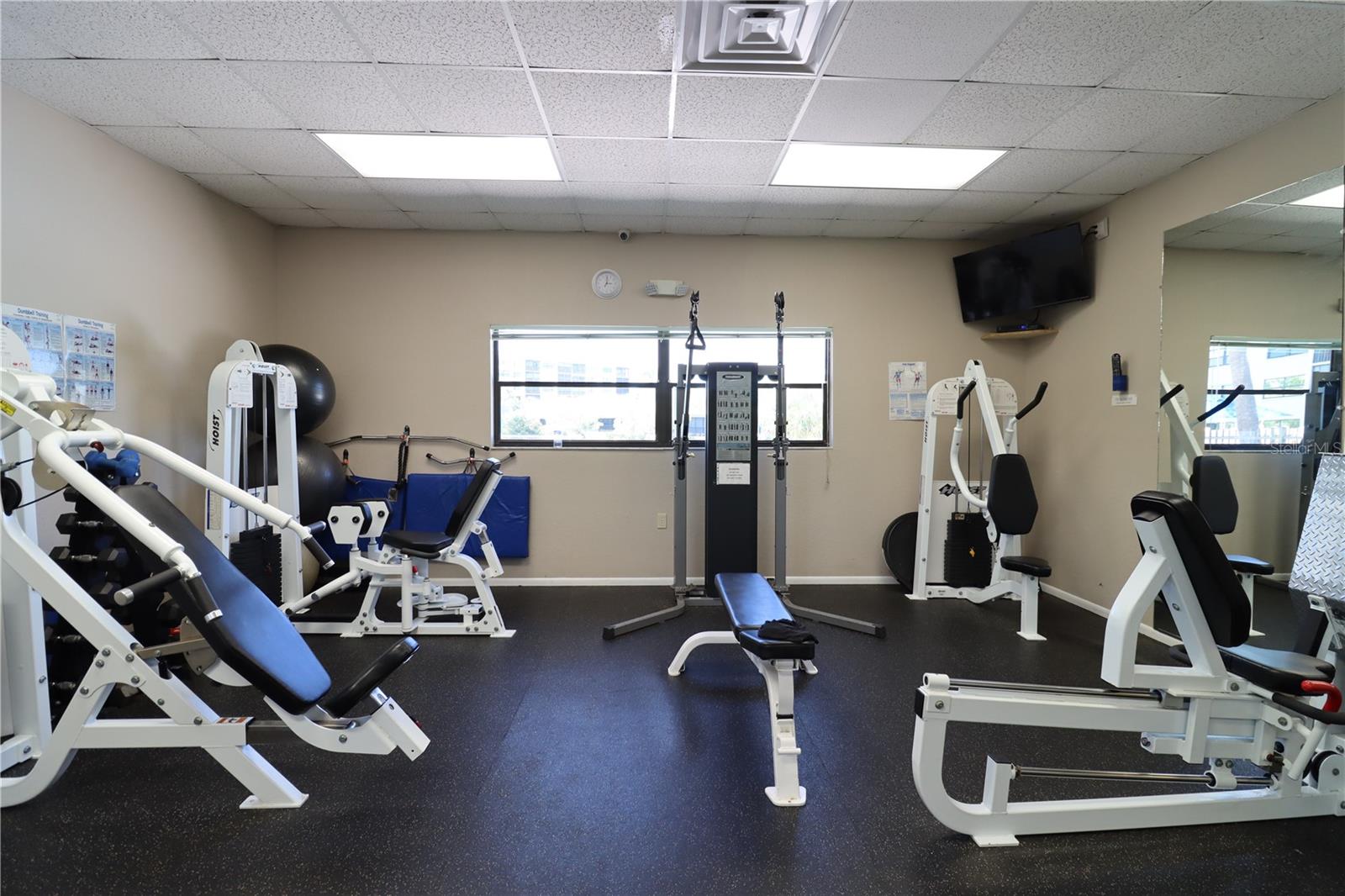 Image 41 of 48 For 1332 Pasadena Avenue S 208