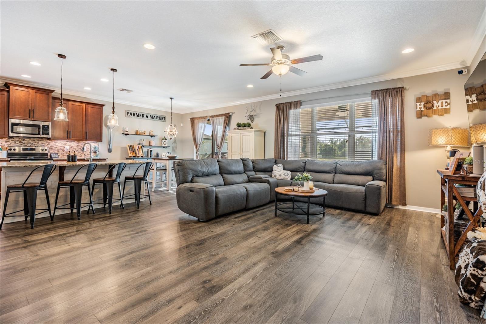 Listing photo id 8 for 12745 Moorish Place