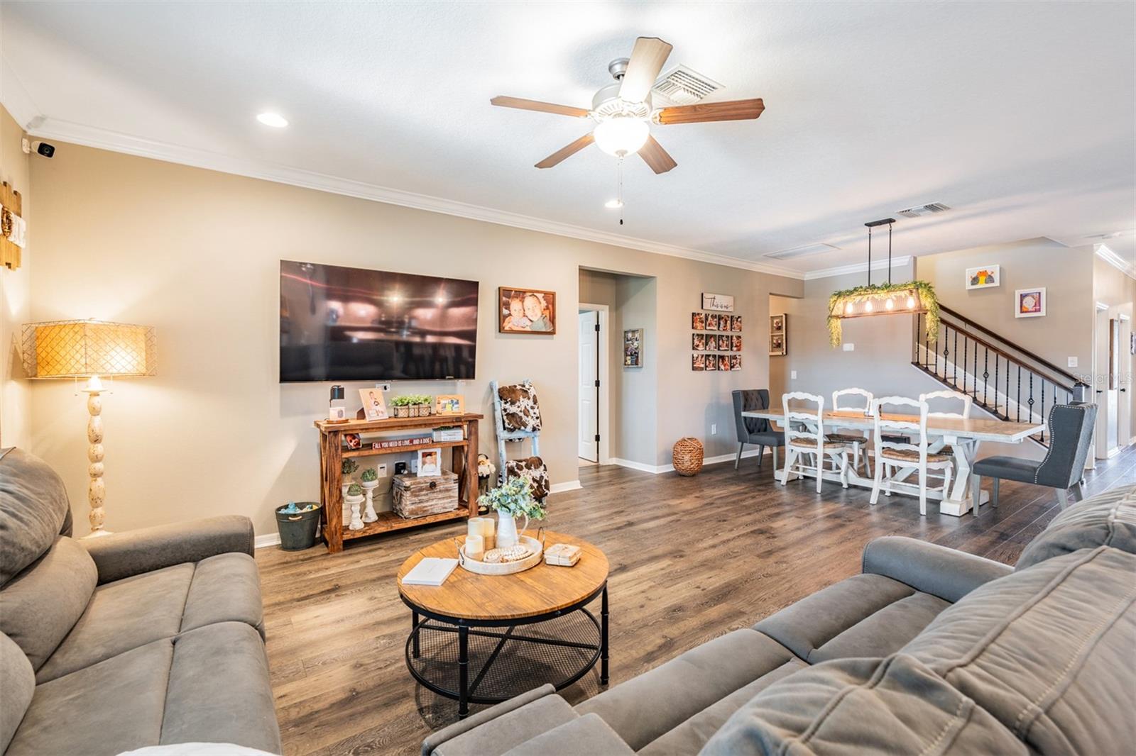 Listing photo id 9 for 12745 Moorish Place