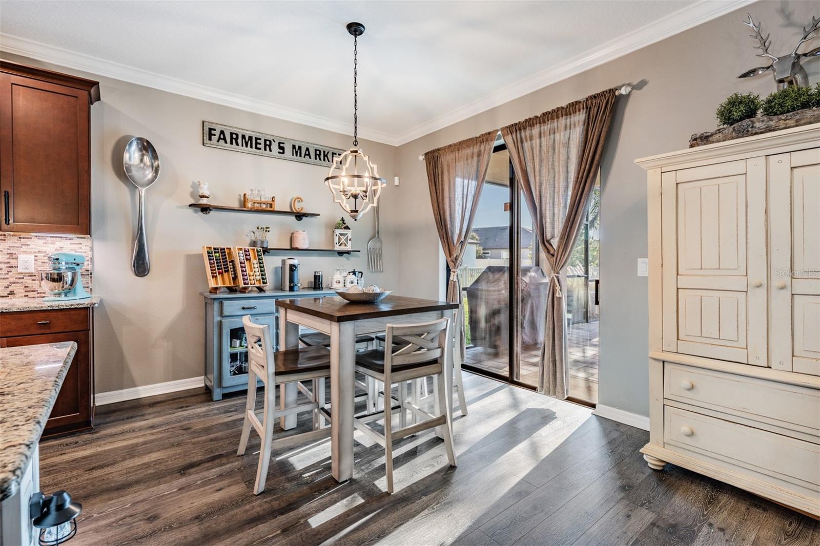 Listing photo id 16 for 12745 Moorish Place