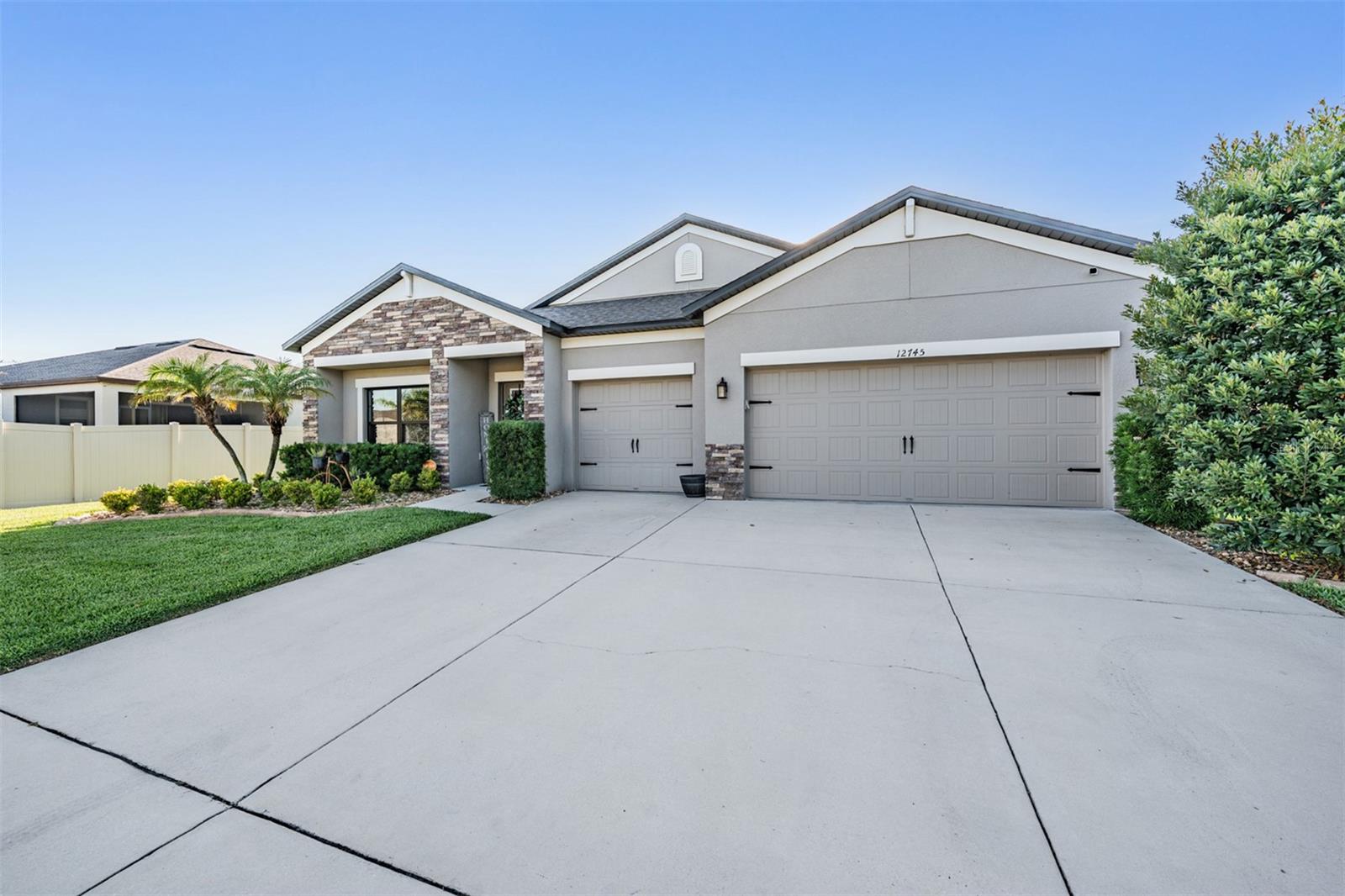 Listing photo id 0 for 12745 Moorish Place