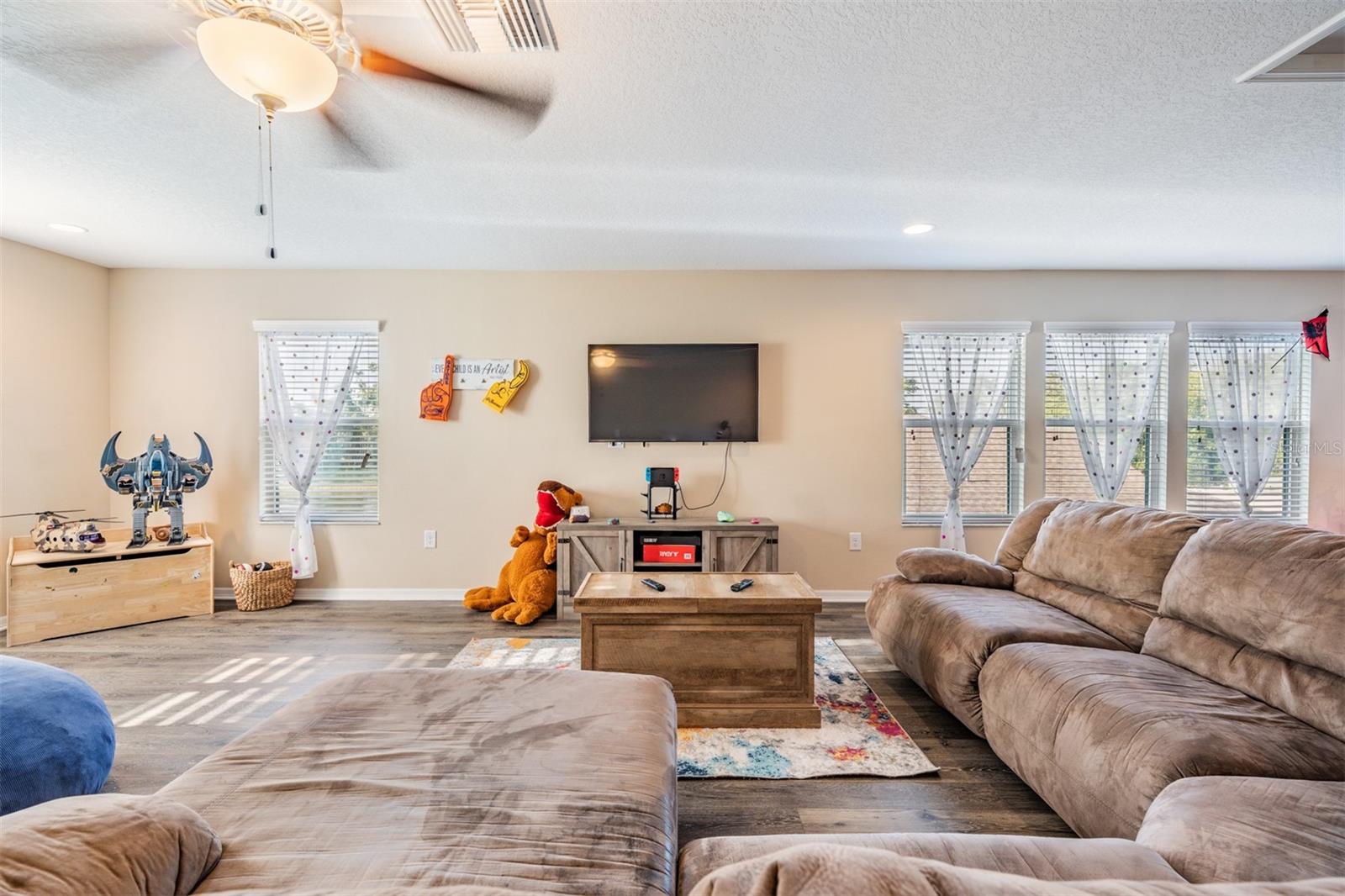 Listing photo id 29 for 12745 Moorish Place