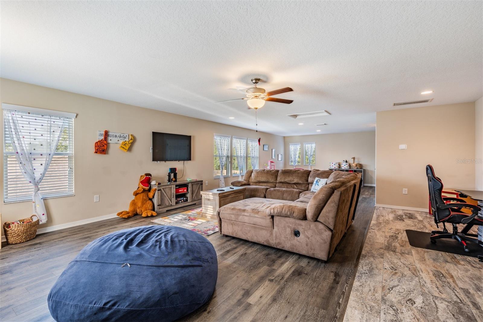 Listing photo id 31 for 12745 Moorish Place