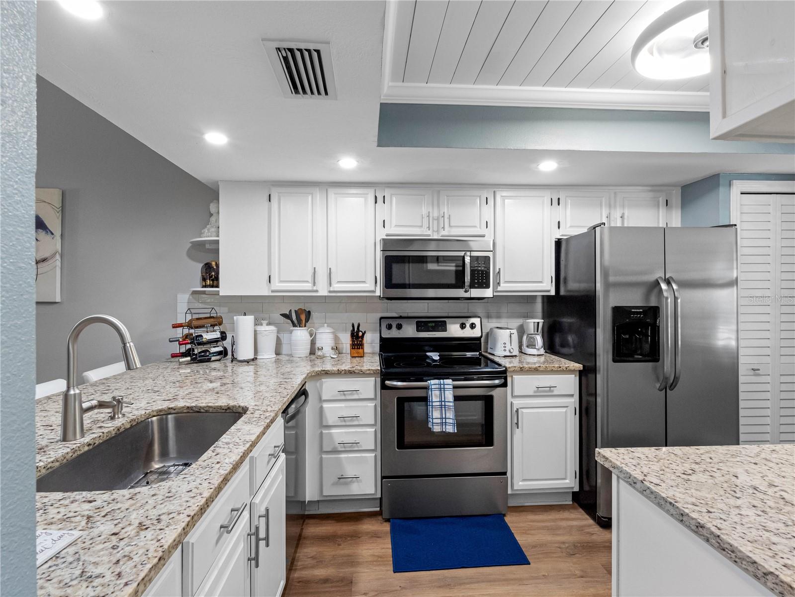 Image 3 of 74 For 4943 New England Boulevard 105