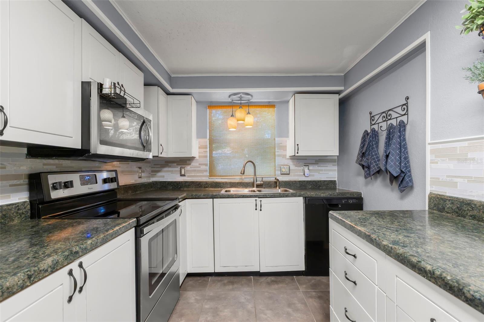 Image 10 of 26 For 707 24th Street Sw