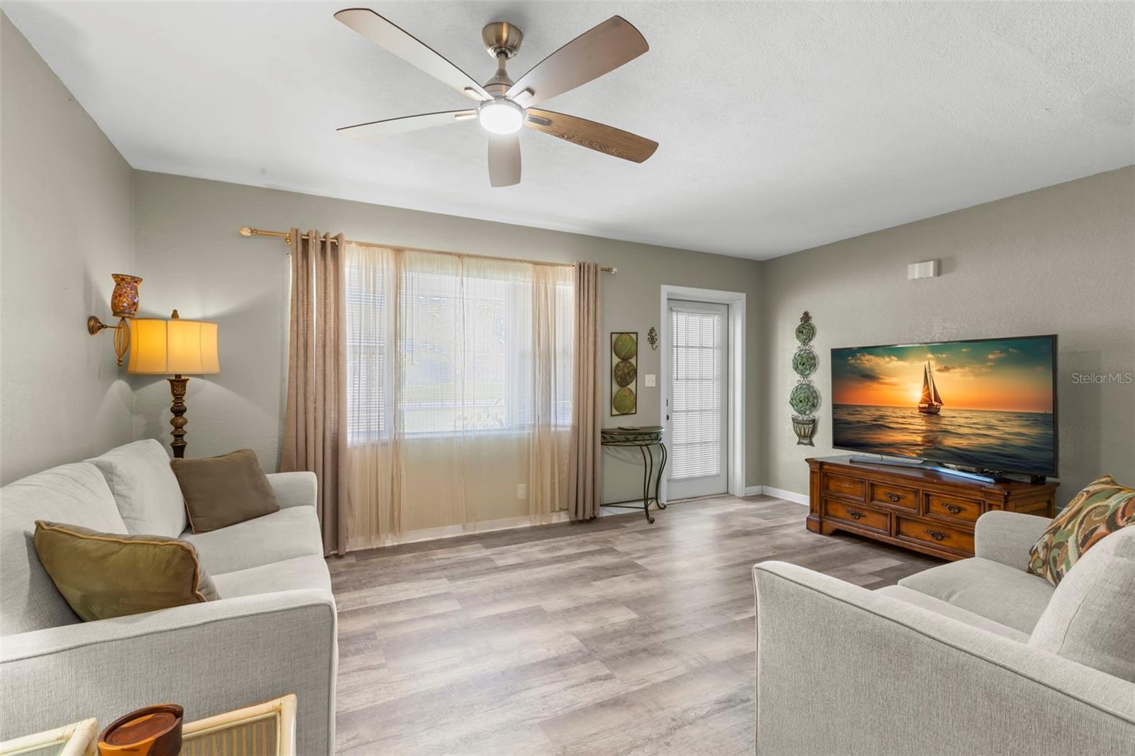 Image 5 of 26 For 707 24th Street Sw