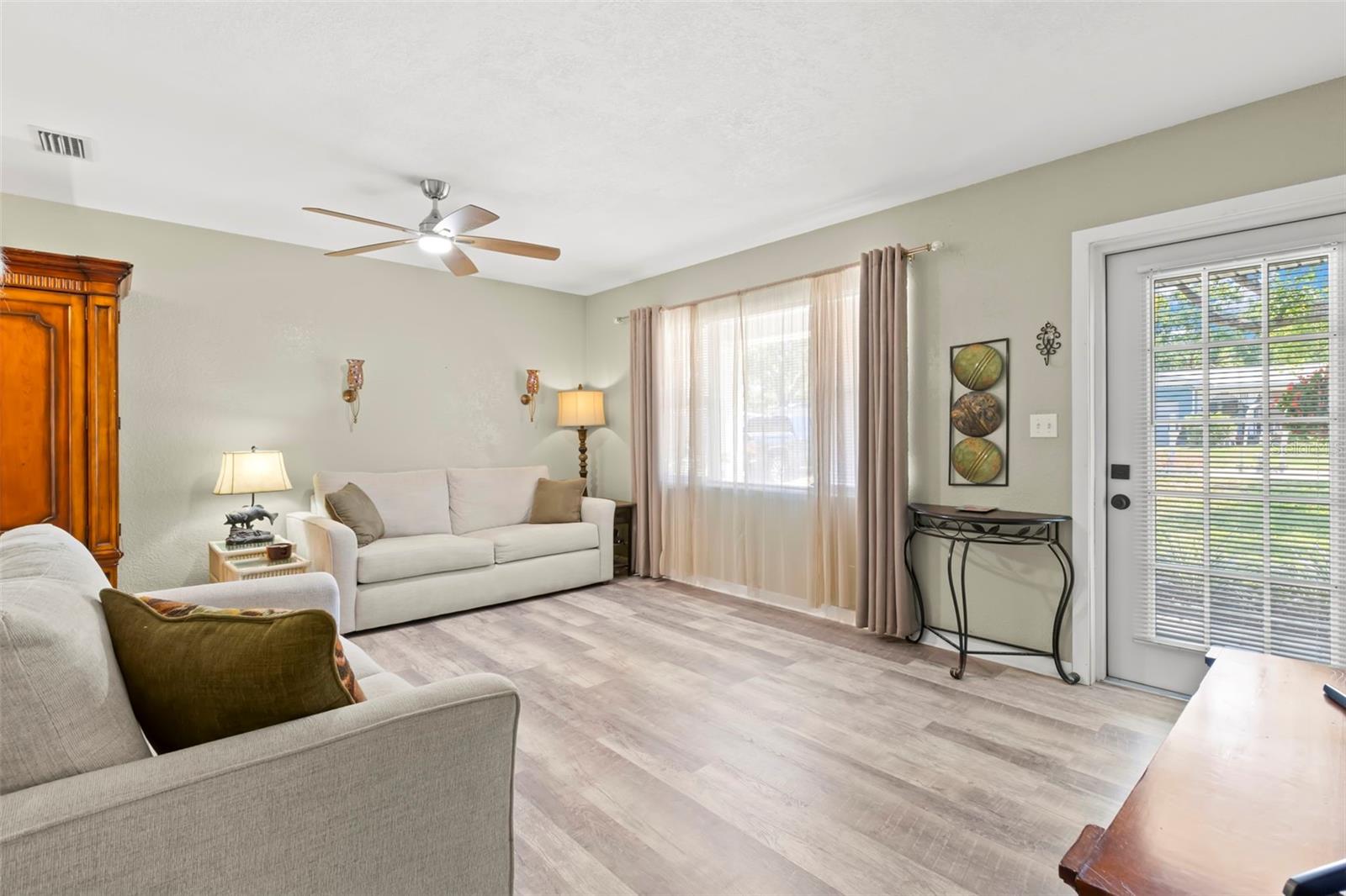 Image 6 of 26 For 707 24th Street Sw