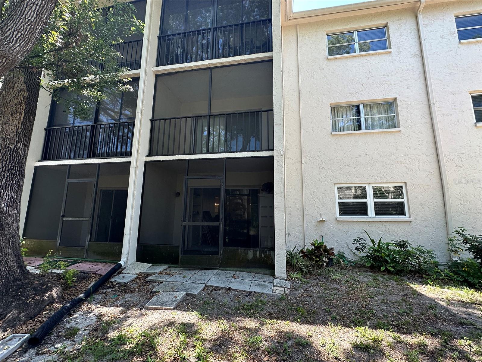 Image 3 of 8 For 861 Maple Court 104