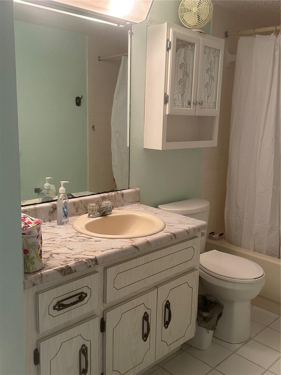 Image 6 of 8 For 861 Maple Court 104