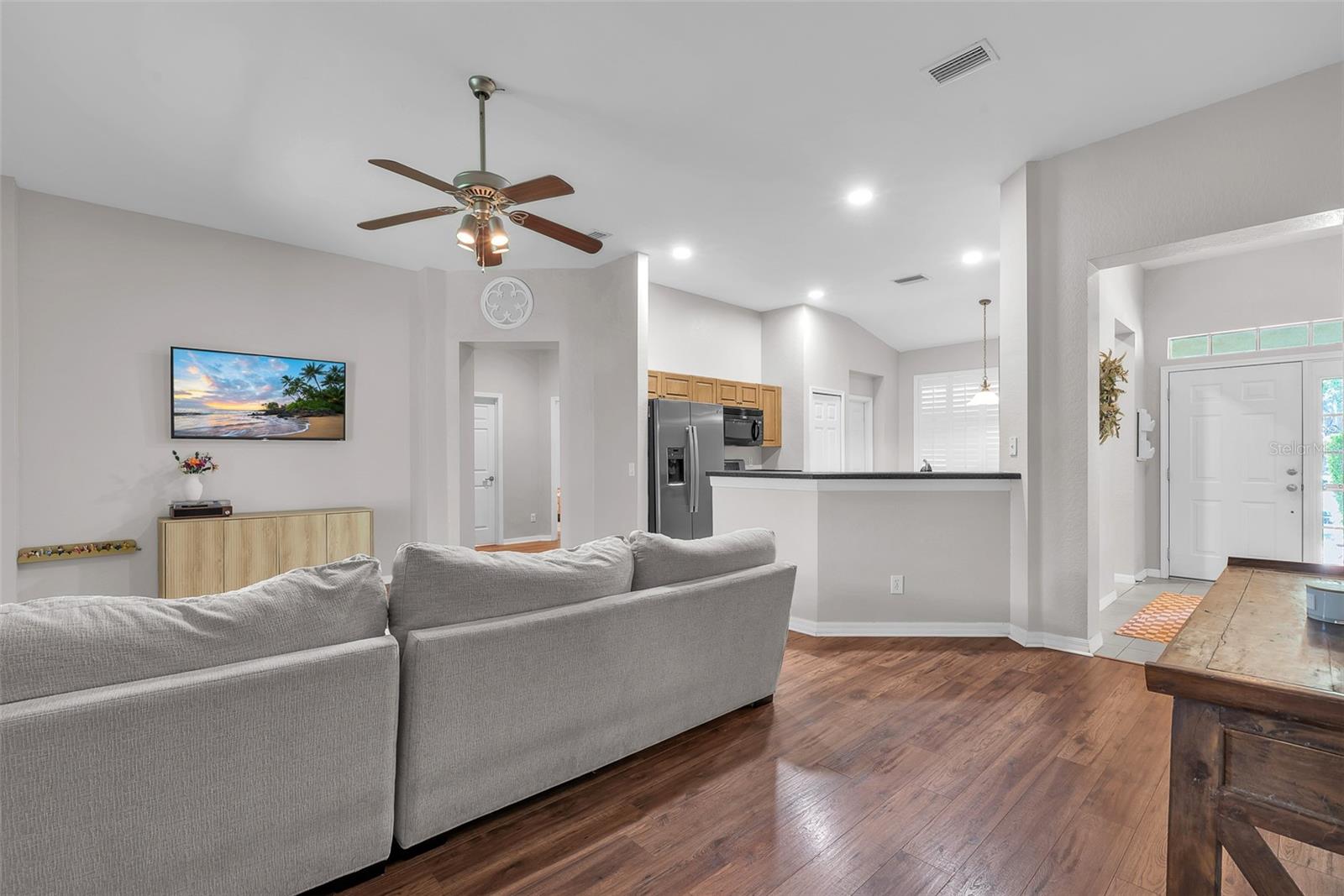 Listing photo id 15 for 11808 Holly Crest Lane