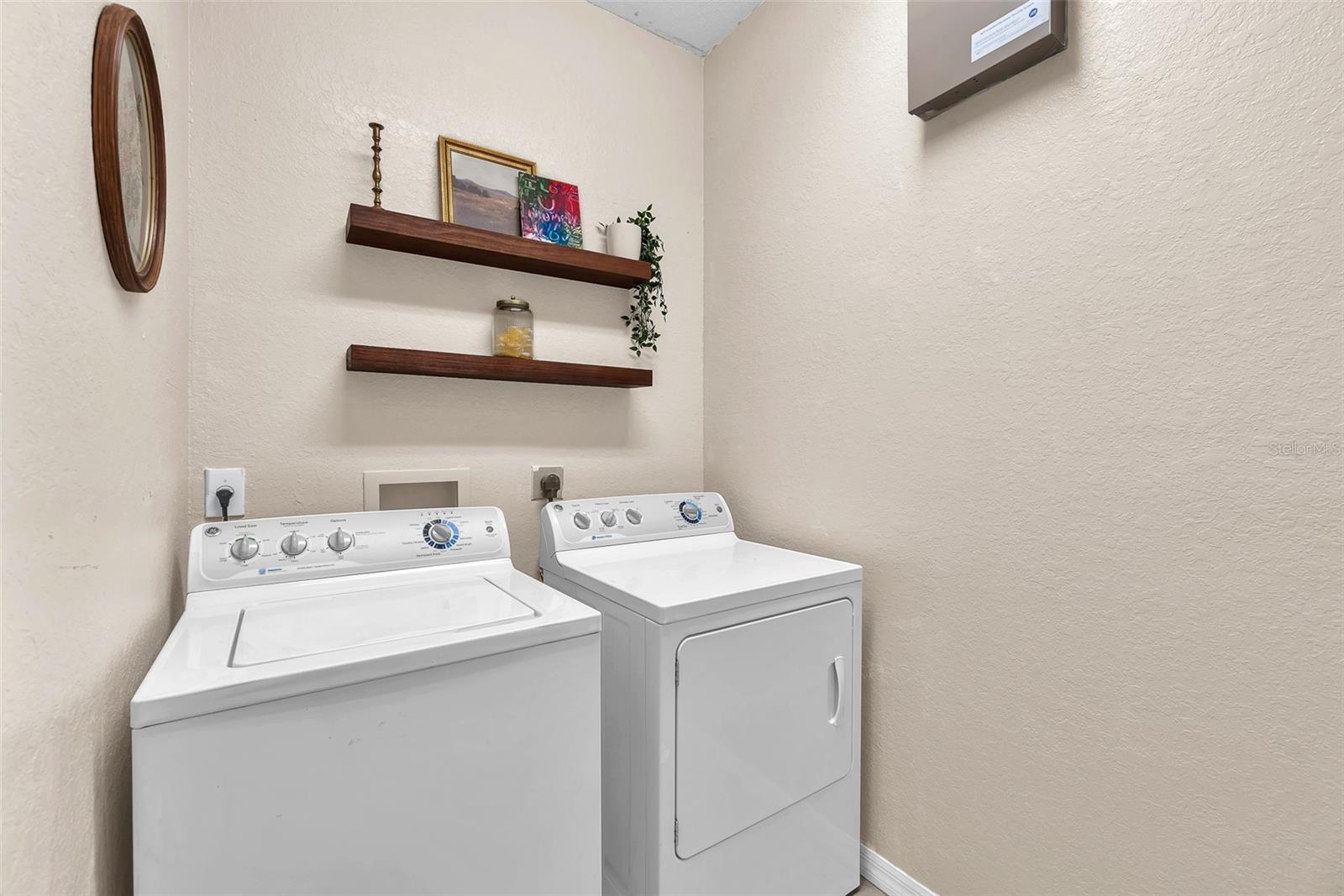Listing photo id 18 for 11808 Holly Crest Lane