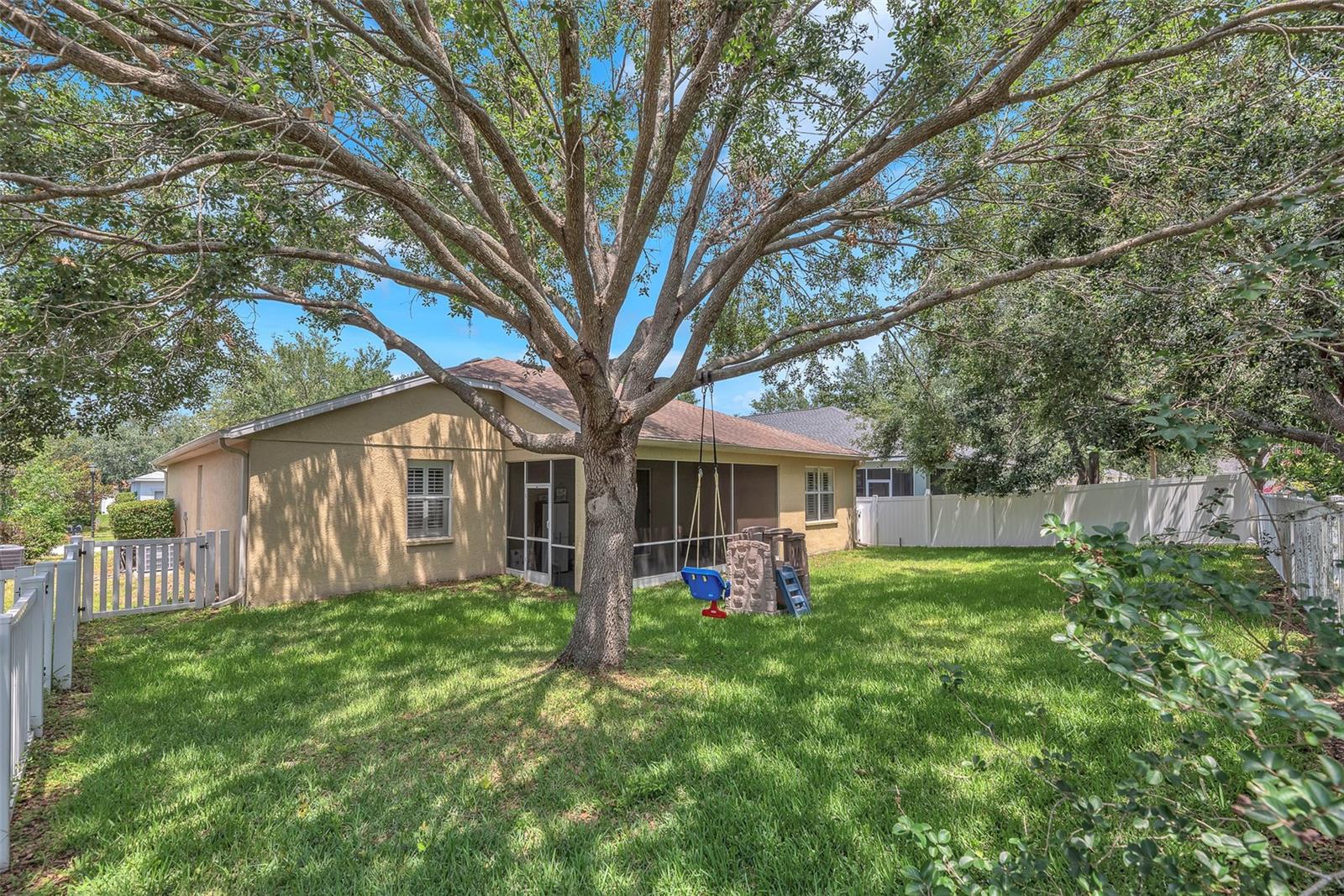Listing photo id 19 for 11808 Holly Crest Lane