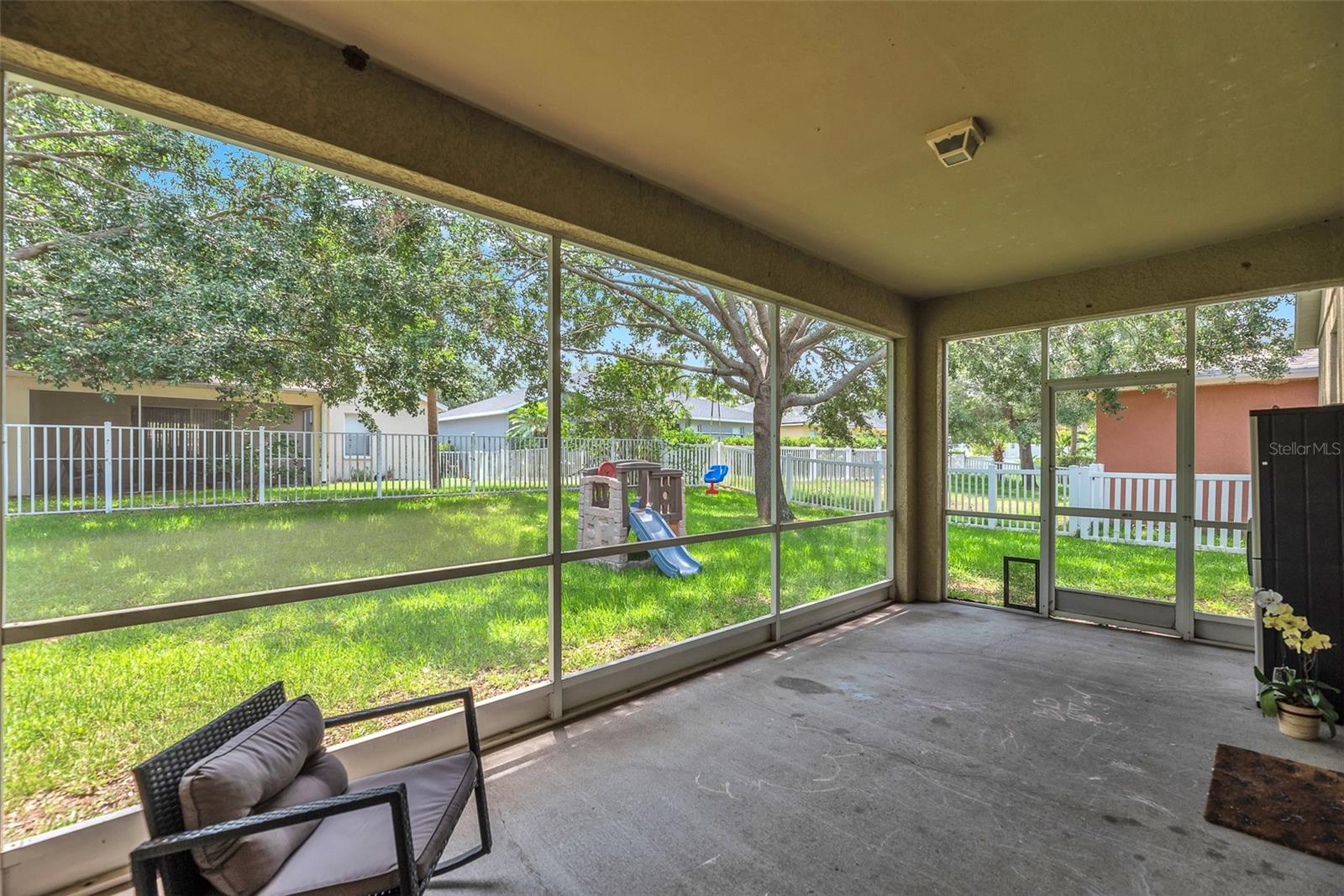 Listing photo id 21 for 11808 Holly Crest Lane