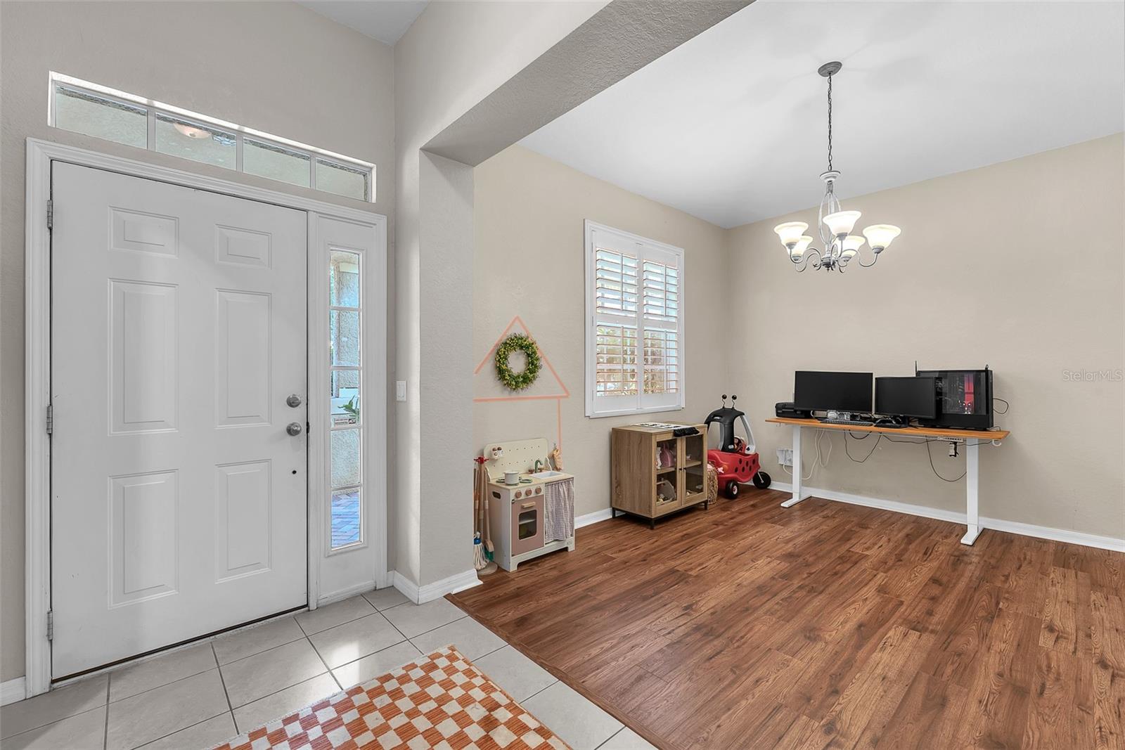 Listing photo id 4 for 11808 Holly Crest Lane
