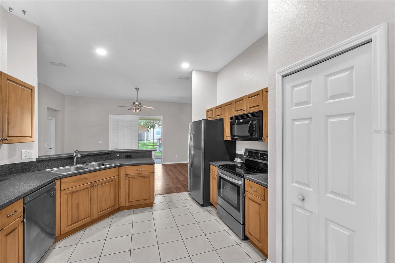 Listing photo id 5 for 11808 Holly Crest Lane