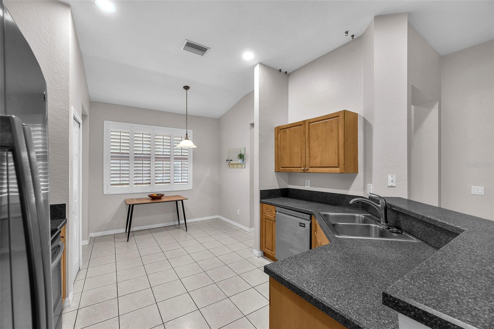 Listing photo id 7 for 11808 Holly Crest Lane