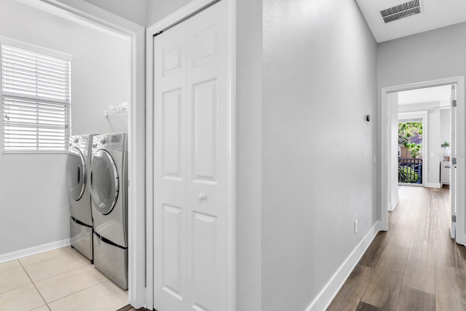 Image 36 of 41 For 12631 Silverdale Street