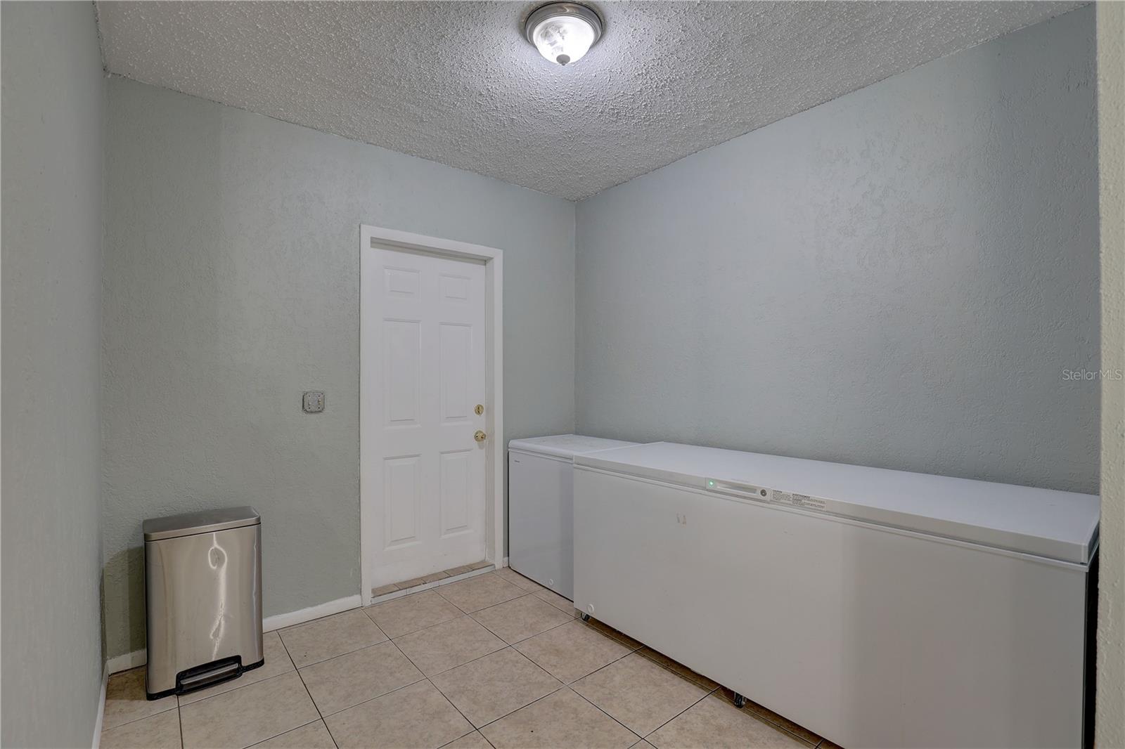 Listing photo id 9 for 9240 53rd Way N
