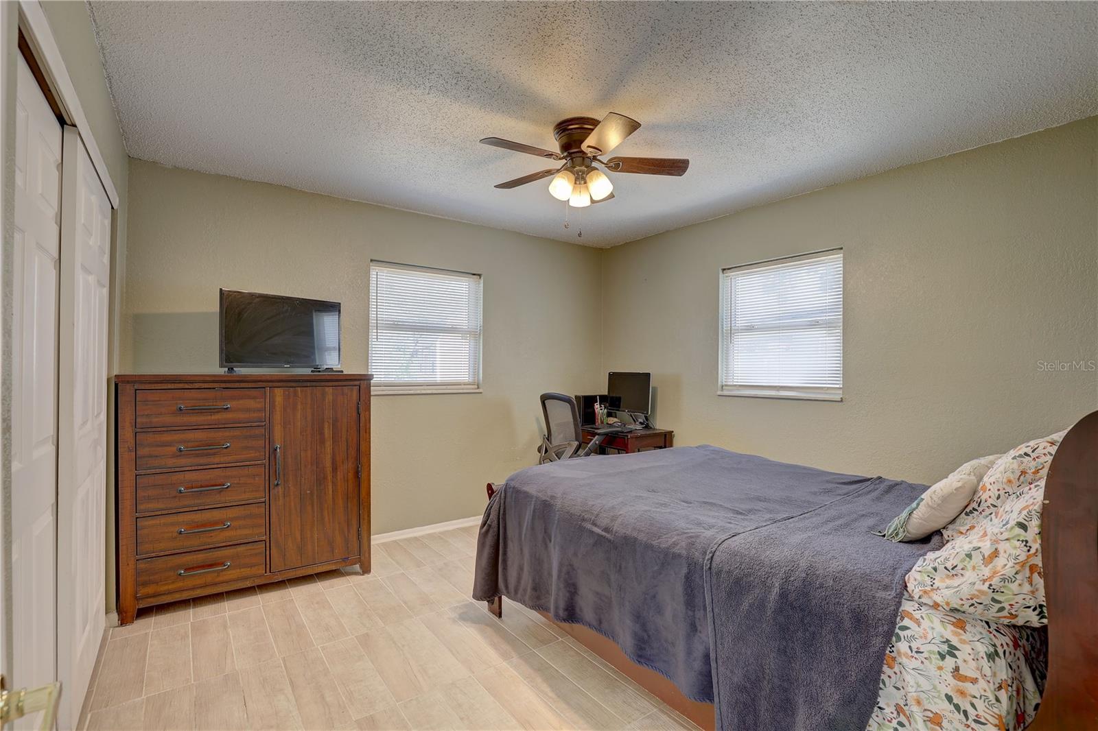 Listing photo id 16 for 9240 53rd Way N