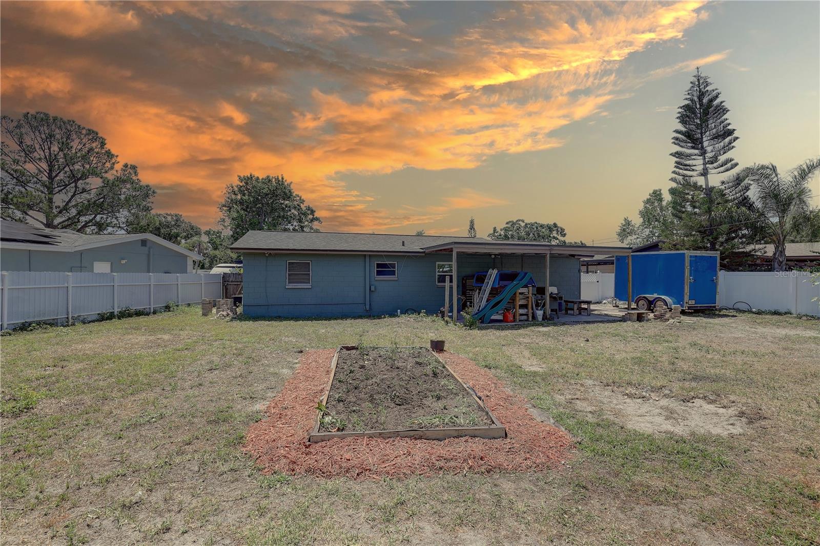 Listing photo id 21 for 9240 53rd Way N